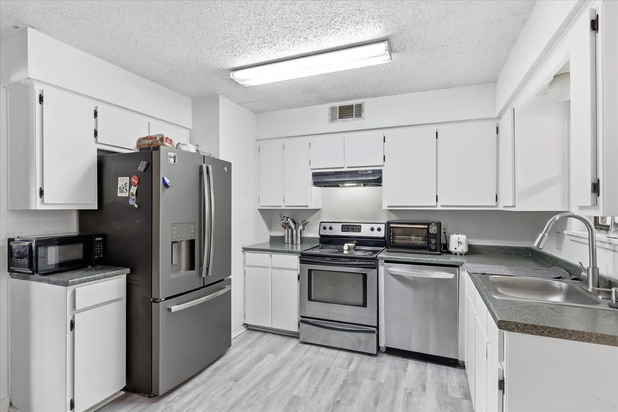 Single Family Residence For Sale in Denton County , 204 Jackilu Street, Sanger, Texas 76266, 3 Bedroom, 2 Bathroom, Garage spaces, 1,350 Sqft, built in 1986, mls#21350966, Real Estate Agent in Sanger, Homes For Sale in Denton county, Homes For Sale in Sanger, Realtor in Sanger Texas, Real Estate Brokerage Independent Realty Texas, Luminita Cordes Realtor