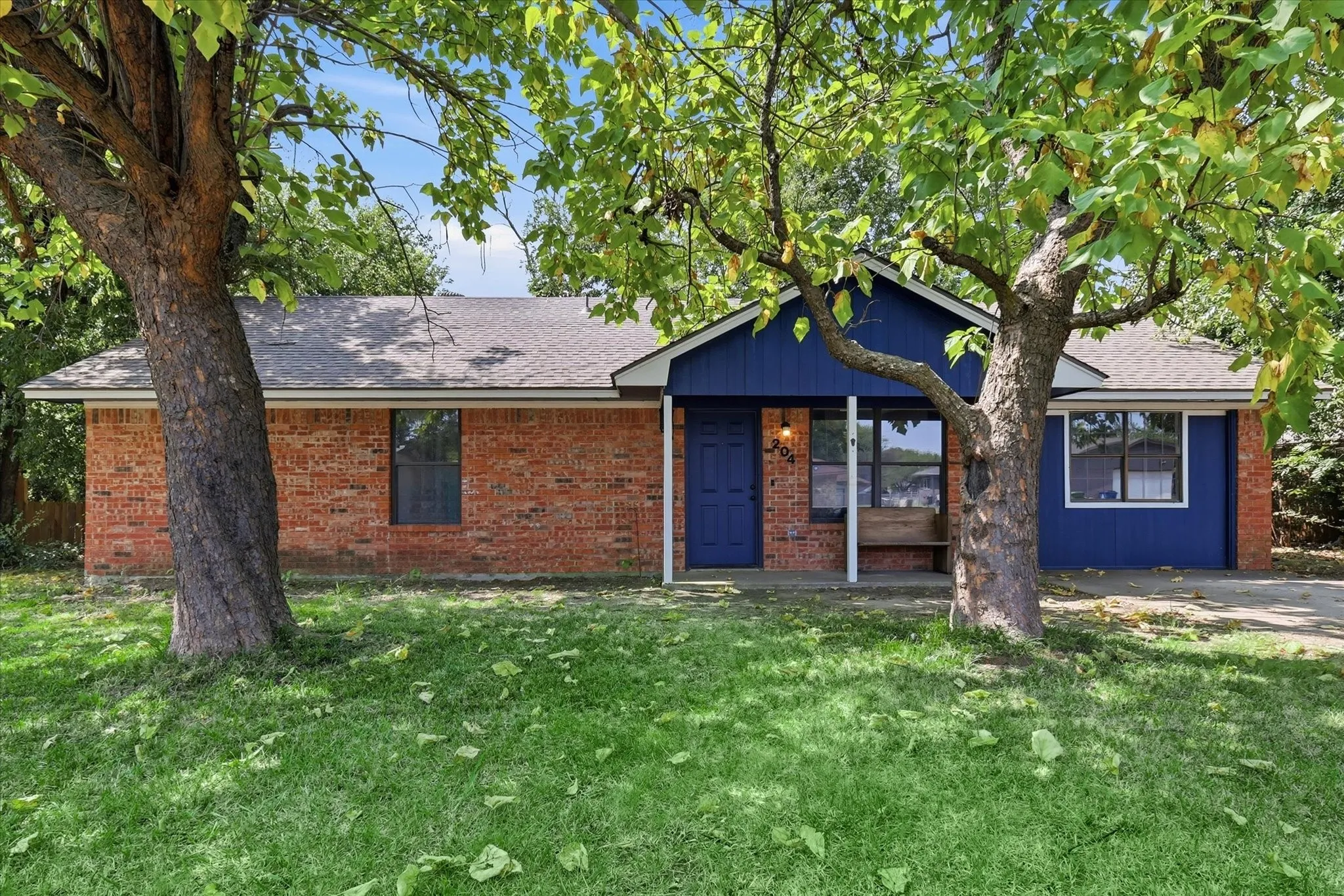 Single Family Residence For Sale in Denton County , 204 Jackilu Street, Sanger, Texas 76266, 3 Bedroom, 2 Bathroom, Garage spaces, 1,350 Sqft, built in 1986, mls#21350966, Real Estate Agent in Sanger, Homes For Sale in Denton county, Homes For Sale in Sanger, Realtor in Sanger Texas, Real Estate Brokerage Independent Realty Texas, Luminita Cordes Realtor