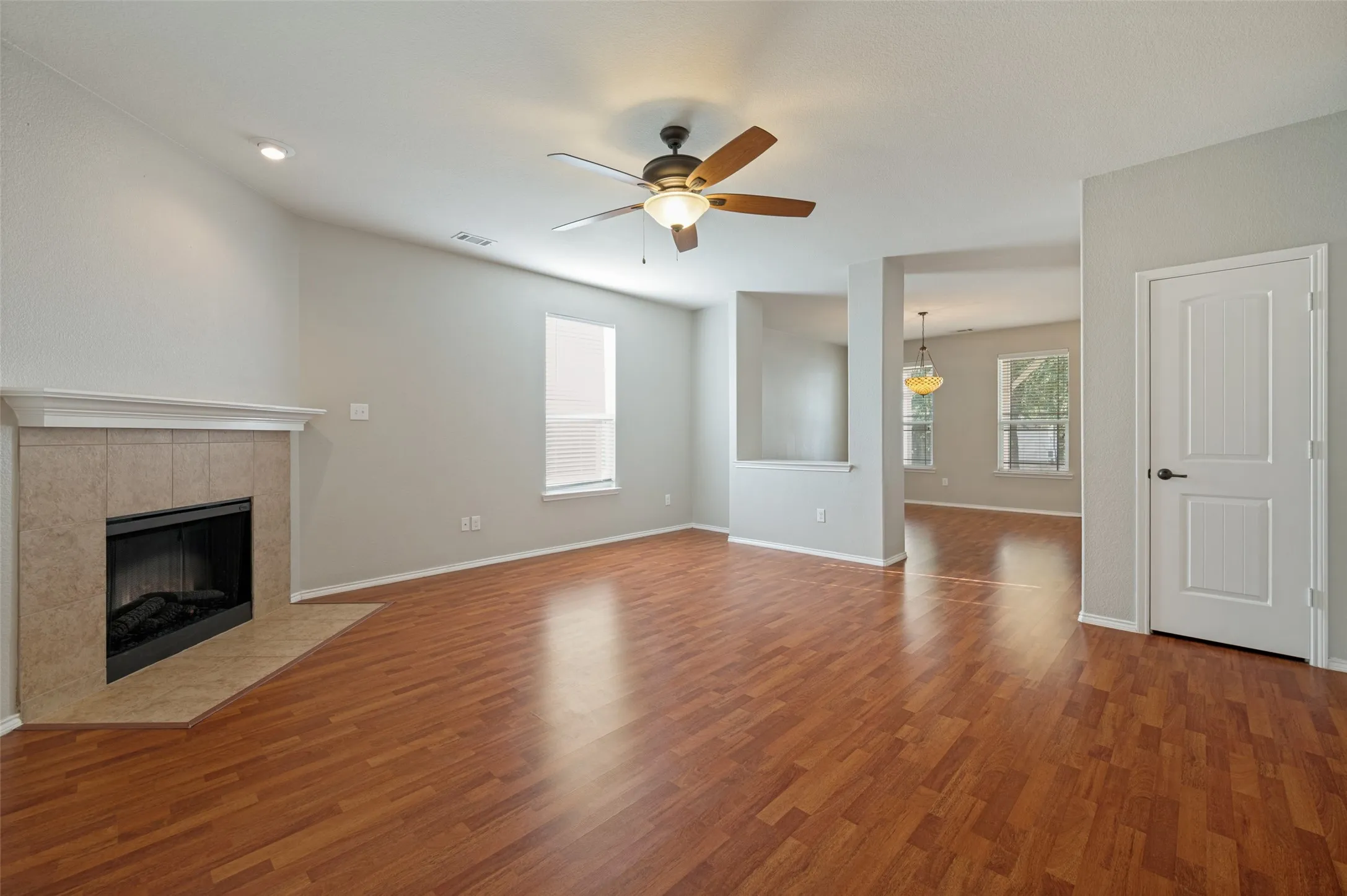 Single Family Residence For Sale in Denton County , 9939 Wethers Field Circle, Providence Village, Texas 76227, 3 Bedroom, 3 Bathroom, 2 Garage spaces, 2,360 Sqft, built in 2010, mls#21348264, Real Estate Agent in Providence Village, Homes For Sale in Denton county, Homes For Sale in Providence Village, Realtor in Providence Village Texas, Real Estate Brokerage Independent Realty Texas, Luminita Cordes Realtor