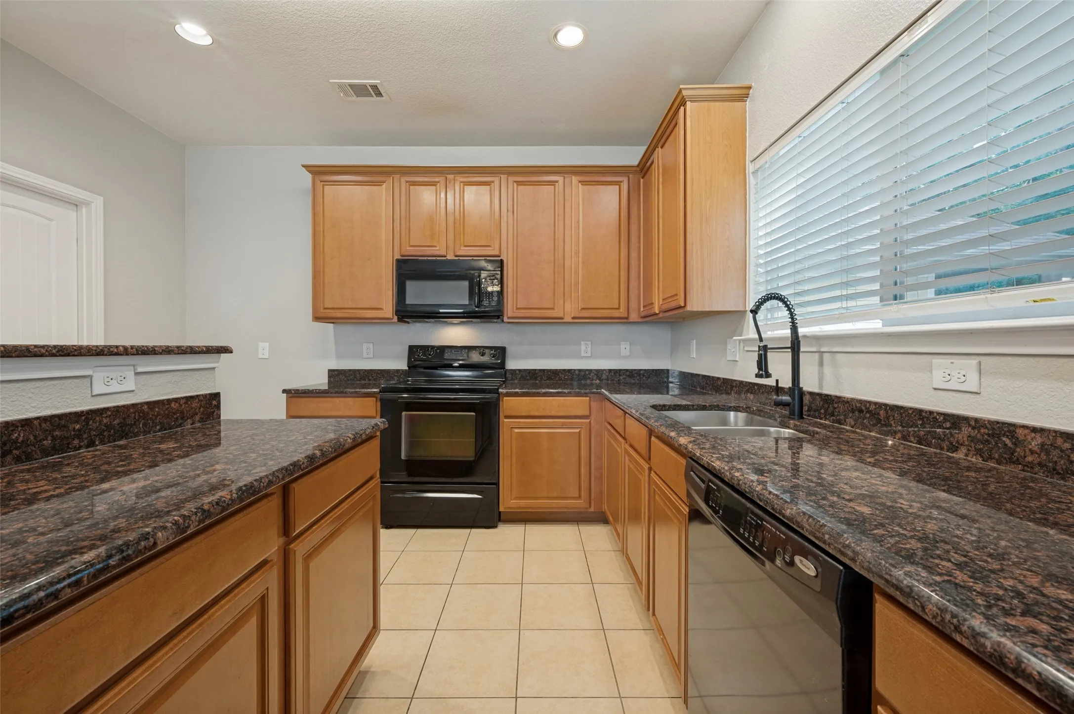 Single Family Residence For Sale in Denton County , 9939 Wethers Field Circle, Providence Village, Texas 76227, 3 Bedroom, 3 Bathroom, 2 Garage spaces, 2,360 Sqft, built in 2010, mls#21348264, Real Estate Agent in Providence Village, Homes For Sale in Denton county, Homes For Sale in Providence Village, Realtor in Providence Village Texas, Real Estate Brokerage Independent Realty Texas, Luminita Cordes Realtor