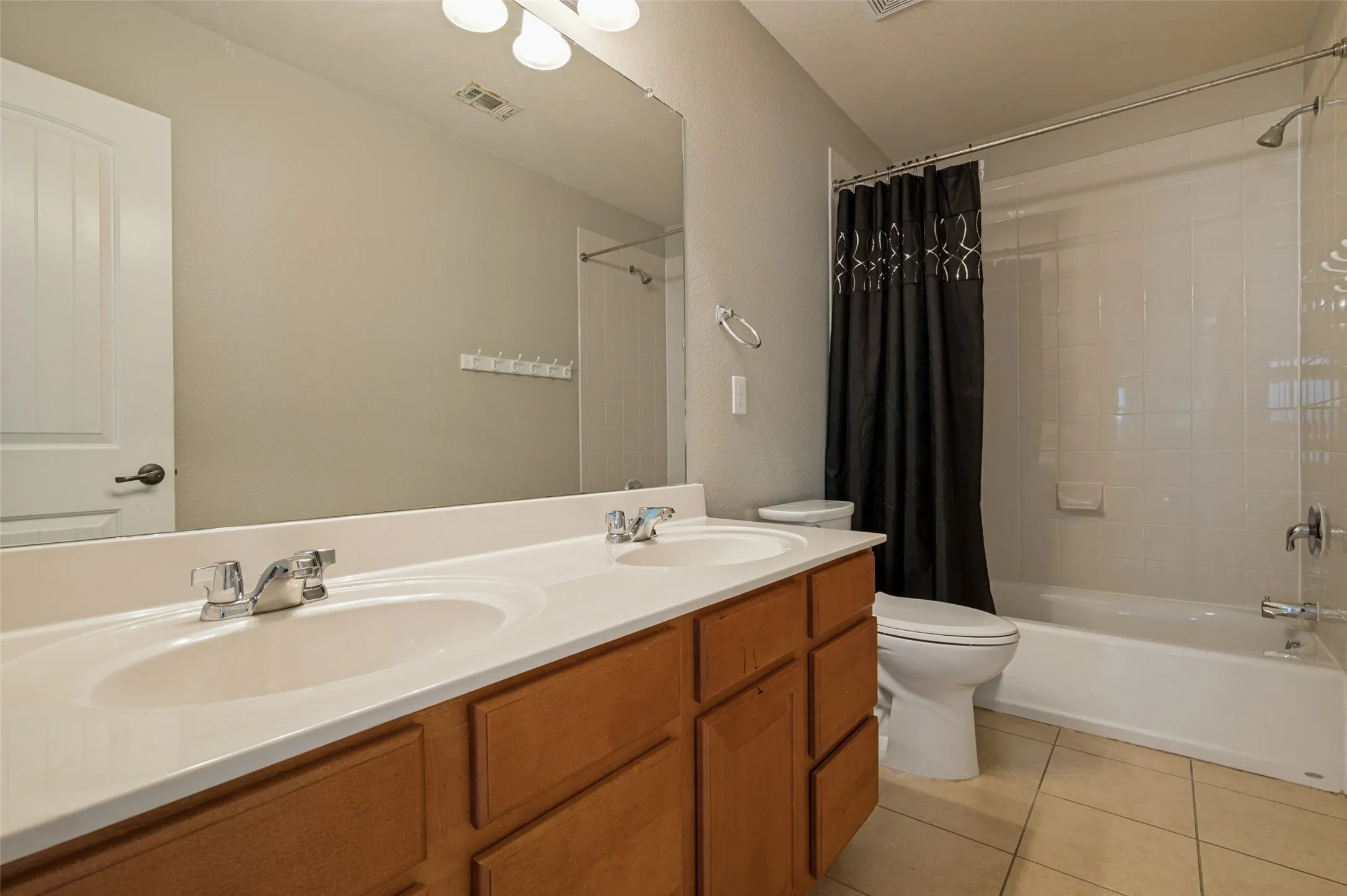 Single Family Residence For Sale in Denton County , 9939 Wethers Field Circle, Providence Village, Texas 76227, 3 Bedroom, 3 Bathroom, 2 Garage spaces, 2,360 Sqft, built in 2010, mls#21348264, Real Estate Agent in Providence Village, Homes For Sale in Denton county, Homes For Sale in Providence Village, Realtor in Providence Village Texas, Real Estate Brokerage Independent Realty Texas, Luminita Cordes Realtor