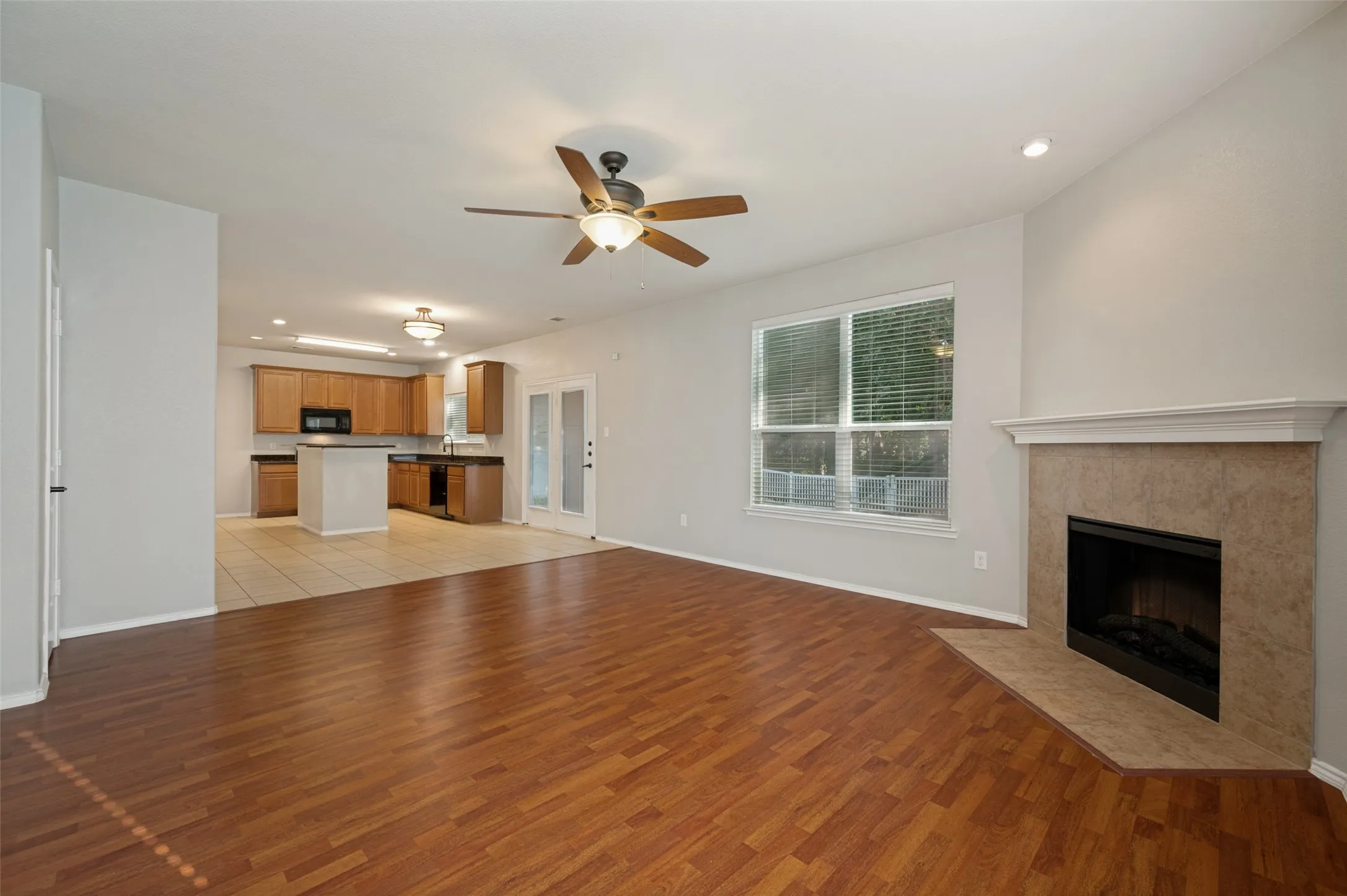 Single Family Residence For Sale in Denton County , 9939 Wethers Field Circle, Providence Village, Texas 76227, 3 Bedroom, 3 Bathroom, 2 Garage spaces, 2,360 Sqft, built in 2010, mls#21348264, Real Estate Agent in Providence Village, Homes For Sale in Denton county, Homes For Sale in Providence Village, Realtor in Providence Village Texas, Real Estate Brokerage Independent Realty Texas, Luminita Cordes Realtor