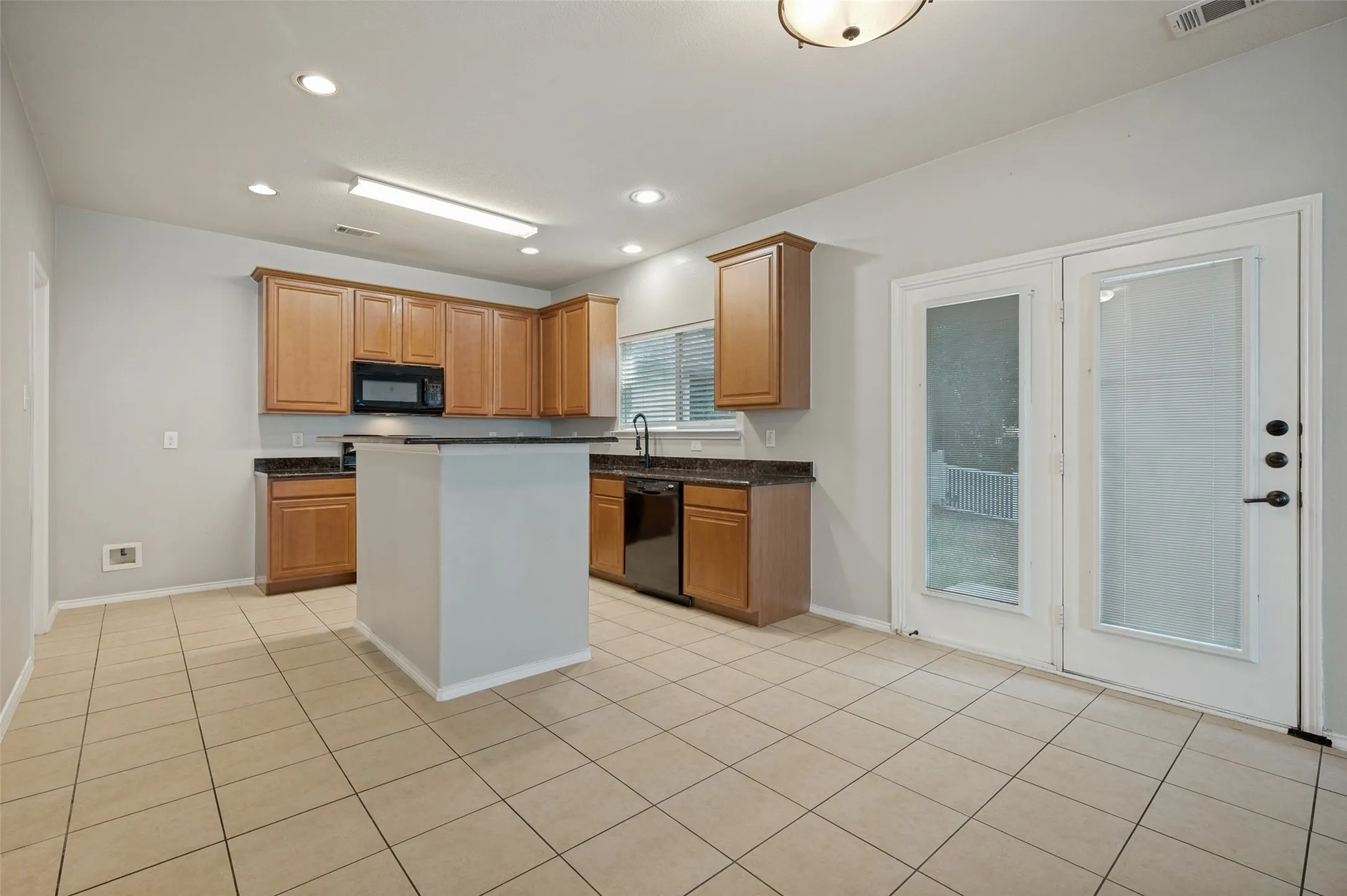 Single Family Residence For Sale in Denton County , 9939 Wethers Field Circle, Providence Village, Texas 76227, 3 Bedroom, 3 Bathroom, 2 Garage spaces, 2,360 Sqft, built in 2010, mls#21348264, Real Estate Agent in Providence Village, Homes For Sale in Denton county, Homes For Sale in Providence Village, Realtor in Providence Village Texas, Real Estate Brokerage Independent Realty Texas, Luminita Cordes Realtor