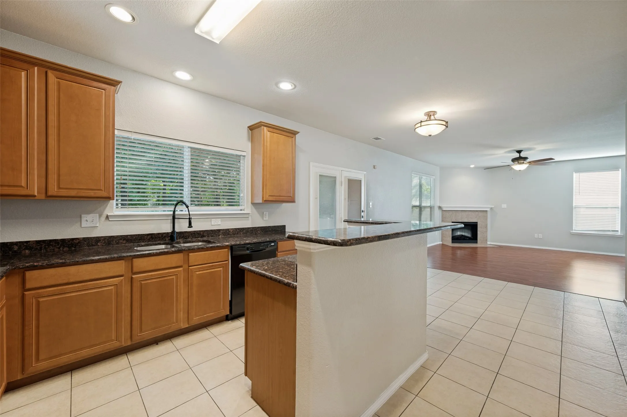 Single Family Residence For Sale in Denton County , 9939 Wethers Field Circle, Providence Village, Texas 76227, 3 Bedroom, 3 Bathroom, 2 Garage spaces, 2,360 Sqft, built in 2010, mls#21348264, Real Estate Agent in Providence Village, Homes For Sale in Denton county, Homes For Sale in Providence Village, Realtor in Providence Village Texas, Real Estate Brokerage Independent Realty Texas, Luminita Cordes Realtor