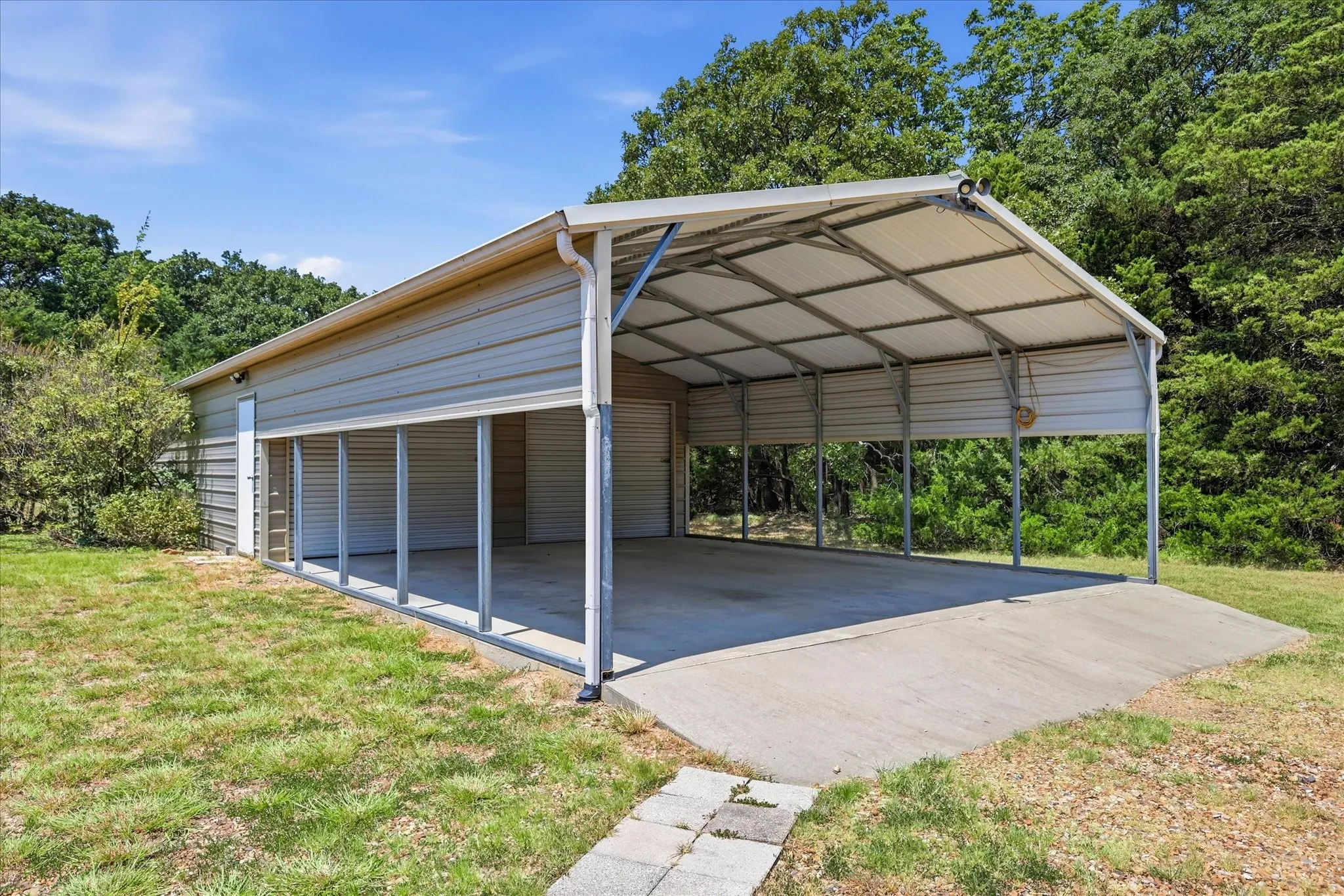 Mobile Home For Sale in Fannin County , 8775 E Fm 273, Ivanhoe, Texas 75447, 3 Bedroom, 2 Bathroom, 2 Garage spaces, 1,368 Sqft, built in 2013, mls#21350228, Real Estate Agent in Ivanhoe, Homes For Sale in Fannin county, Homes For Sale in Ivanhoe, Realtor in Ivanhoe Texas, Real Estate Brokerage Independent Realty Texas, Luminita Cordes Realtor