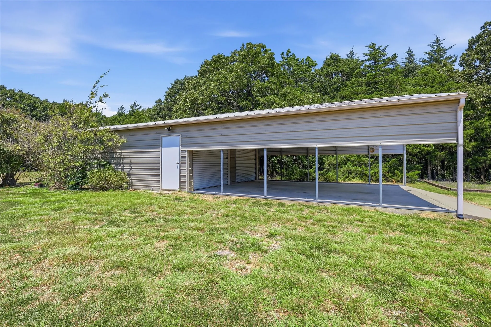 Mobile Home For Sale in Fannin County , 8775 E Fm 273, Ivanhoe, Texas 75447, 3 Bedroom, 2 Bathroom, 2 Garage spaces, 1,368 Sqft, built in 2013, mls#21350228, Real Estate Agent in Ivanhoe, Homes For Sale in Fannin county, Homes For Sale in Ivanhoe, Realtor in Ivanhoe Texas, Real Estate Brokerage Independent Realty Texas, Luminita Cordes Realtor