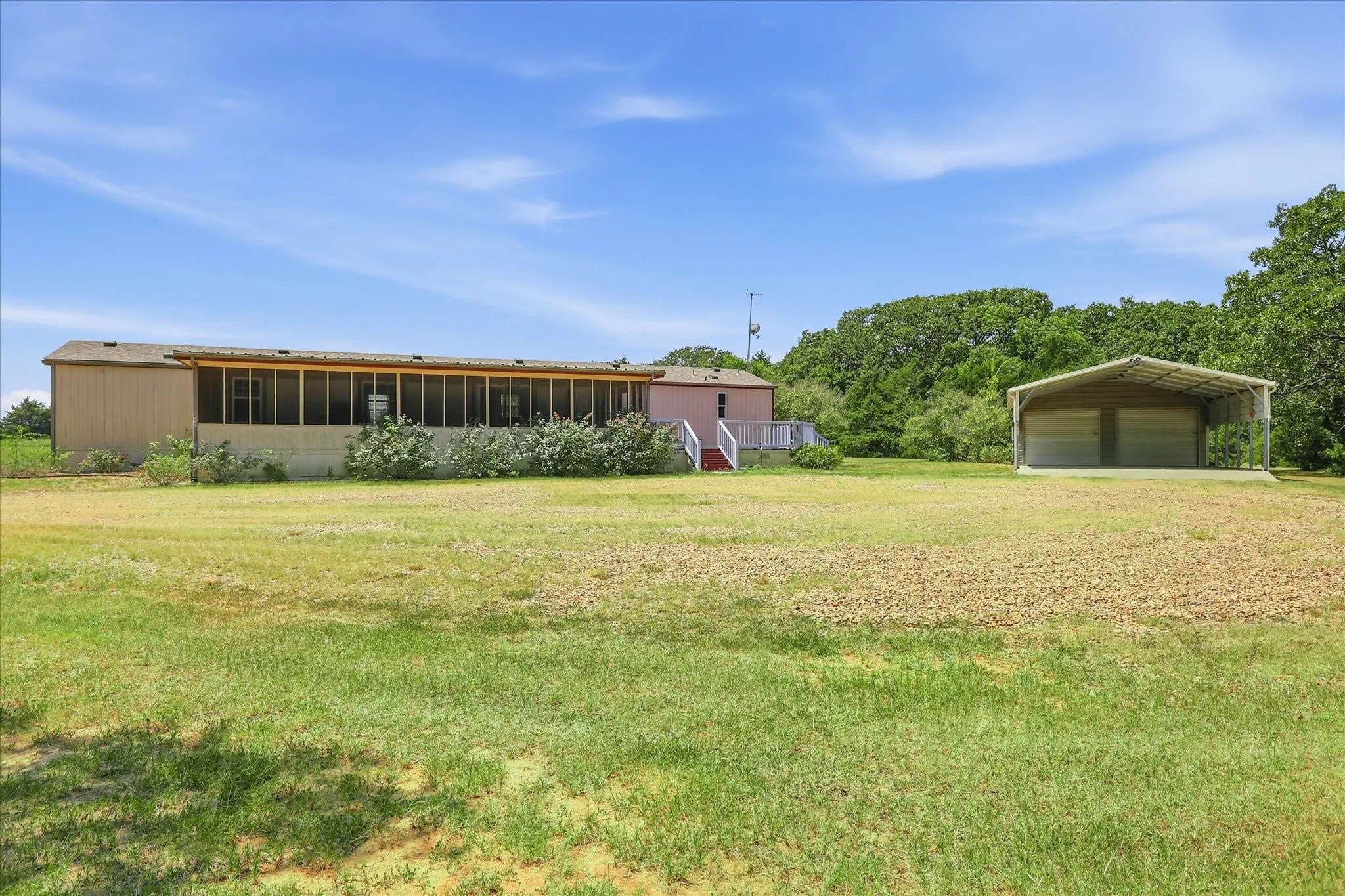 Mobile Home For Sale in Fannin County , 8775 E Fm 273, Ivanhoe, Texas 75447, 3 Bedroom, 2 Bathroom, 2 Garage spaces, 1,368 Sqft, built in 2013, mls#21350228, Real Estate Agent in Ivanhoe, Homes For Sale in Fannin county, Homes For Sale in Ivanhoe, Realtor in Ivanhoe Texas, Real Estate Brokerage Independent Realty Texas, Luminita Cordes Realtor