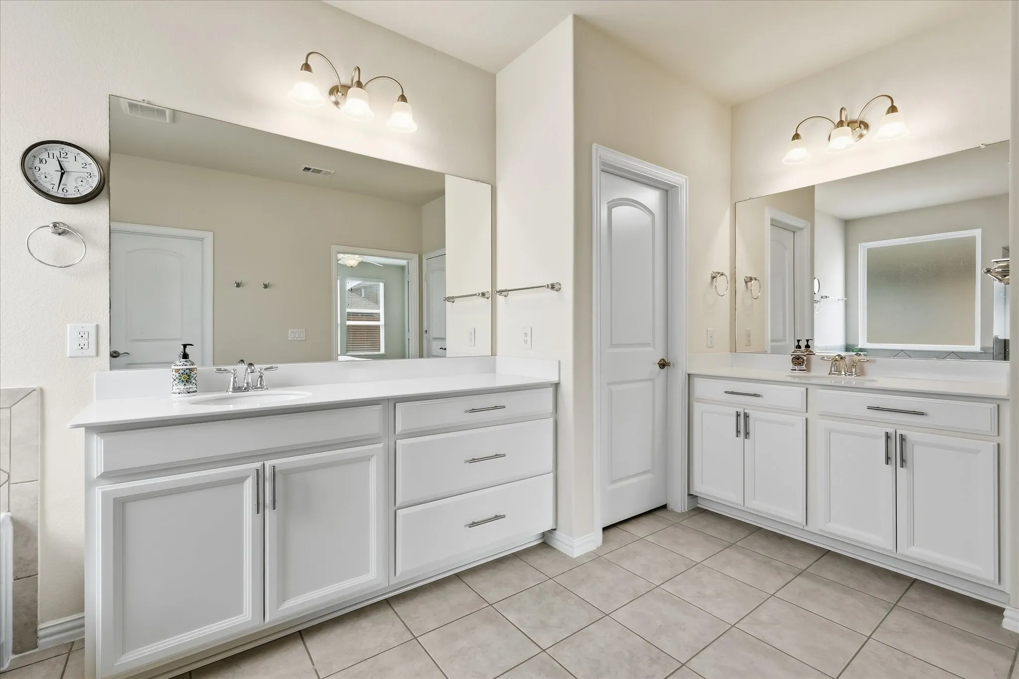 Single Family Residence For Sale in Tarrant County , 1021 Plateau Ridge Way, Fort Worth, Texas 76052, 5 Bedroom, 4 Bathroom, 2 Garage spaces, 3,497 Sqft, built in 2018, mls#21351045, Real Estate Agent in Fort Worth, Homes For Sale in Tarrant county, Homes For Sale in Fort Worth, Realtor in Fort Worth Texas, Real Estate Brokerage Independent Realty Texas, Luminita Cordes Realtor
