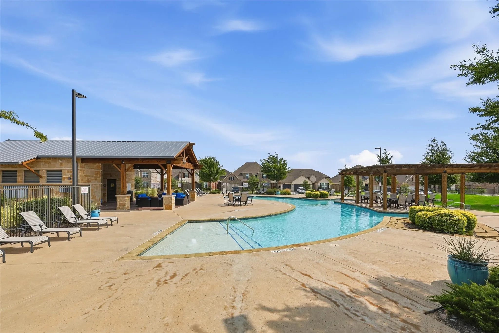 Single Family Residence For Sale in Tarrant County , 1021 Plateau Ridge Way, Fort Worth, Texas 76052, 5 Bedroom, 4 Bathroom, 2 Garage spaces, 3,497 Sqft, built in 2018, mls#21351045, Real Estate Agent in Fort Worth, Homes For Sale in Tarrant county, Homes For Sale in Fort Worth, Realtor in Fort Worth Texas, Real Estate Brokerage Independent Realty Texas, Luminita Cordes Realtor