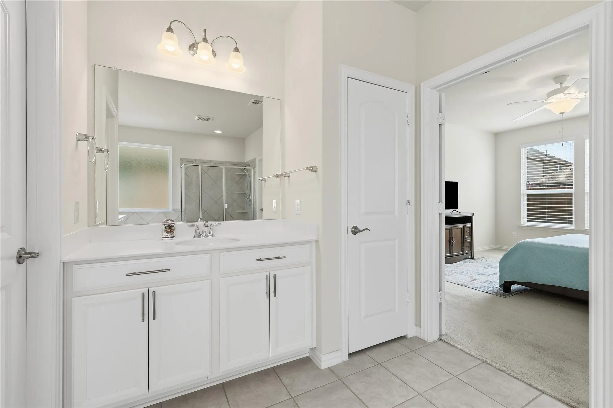 Single Family Residence For Sale in Tarrant County , 1021 Plateau Ridge Way, Fort Worth, Texas 76052, 5 Bedroom, 4 Bathroom, 2 Garage spaces, 3,497 Sqft, built in 2018, mls#21351045, Real Estate Agent in Fort Worth, Homes For Sale in Tarrant county, Homes For Sale in Fort Worth, Realtor in Fort Worth Texas, Real Estate Brokerage Independent Realty Texas, Luminita Cordes Realtor