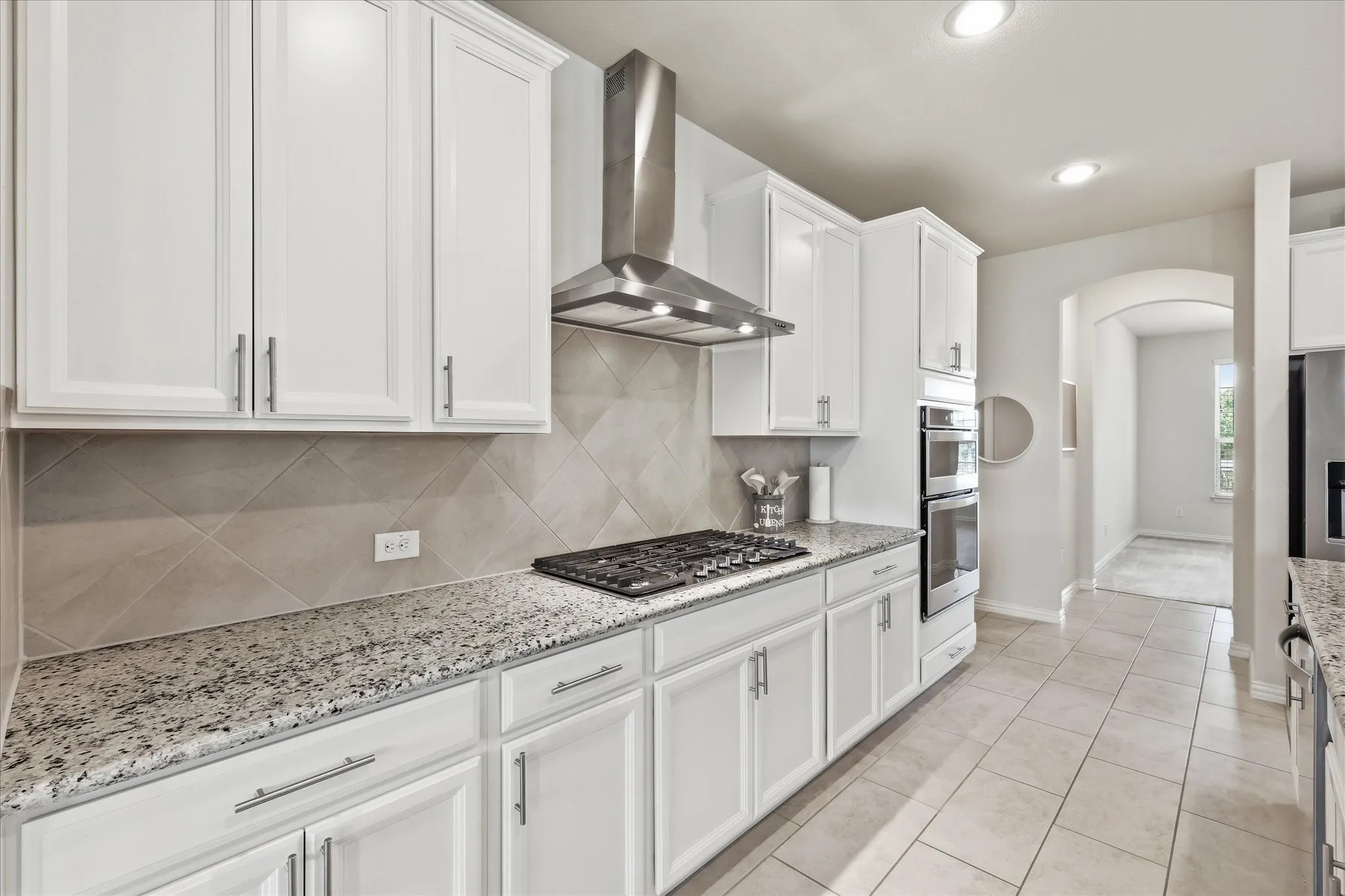Single Family Residence For Sale in Tarrant County , 1021 Plateau Ridge Way, Fort Worth, Texas 76052, 5 Bedroom, 4 Bathroom, 2 Garage spaces, 3,497 Sqft, built in 2018, mls#21351045, Real Estate Agent in Fort Worth, Homes For Sale in Tarrant county, Homes For Sale in Fort Worth, Realtor in Fort Worth Texas, Real Estate Brokerage Independent Realty Texas, Luminita Cordes Realtor