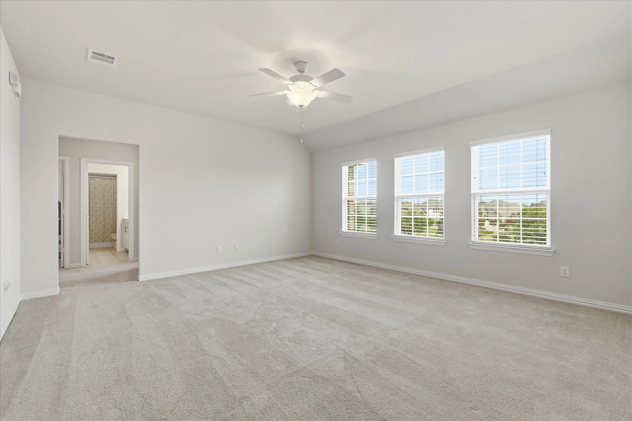 Single Family Residence For Sale in Tarrant County , 1021 Plateau Ridge Way, Fort Worth, Texas 76052, 5 Bedroom, 4 Bathroom, 2 Garage spaces, 3,497 Sqft, built in 2018, mls#21351045, Real Estate Agent in Fort Worth, Homes For Sale in Tarrant county, Homes For Sale in Fort Worth, Realtor in Fort Worth Texas, Real Estate Brokerage Independent Realty Texas, Luminita Cordes Realtor