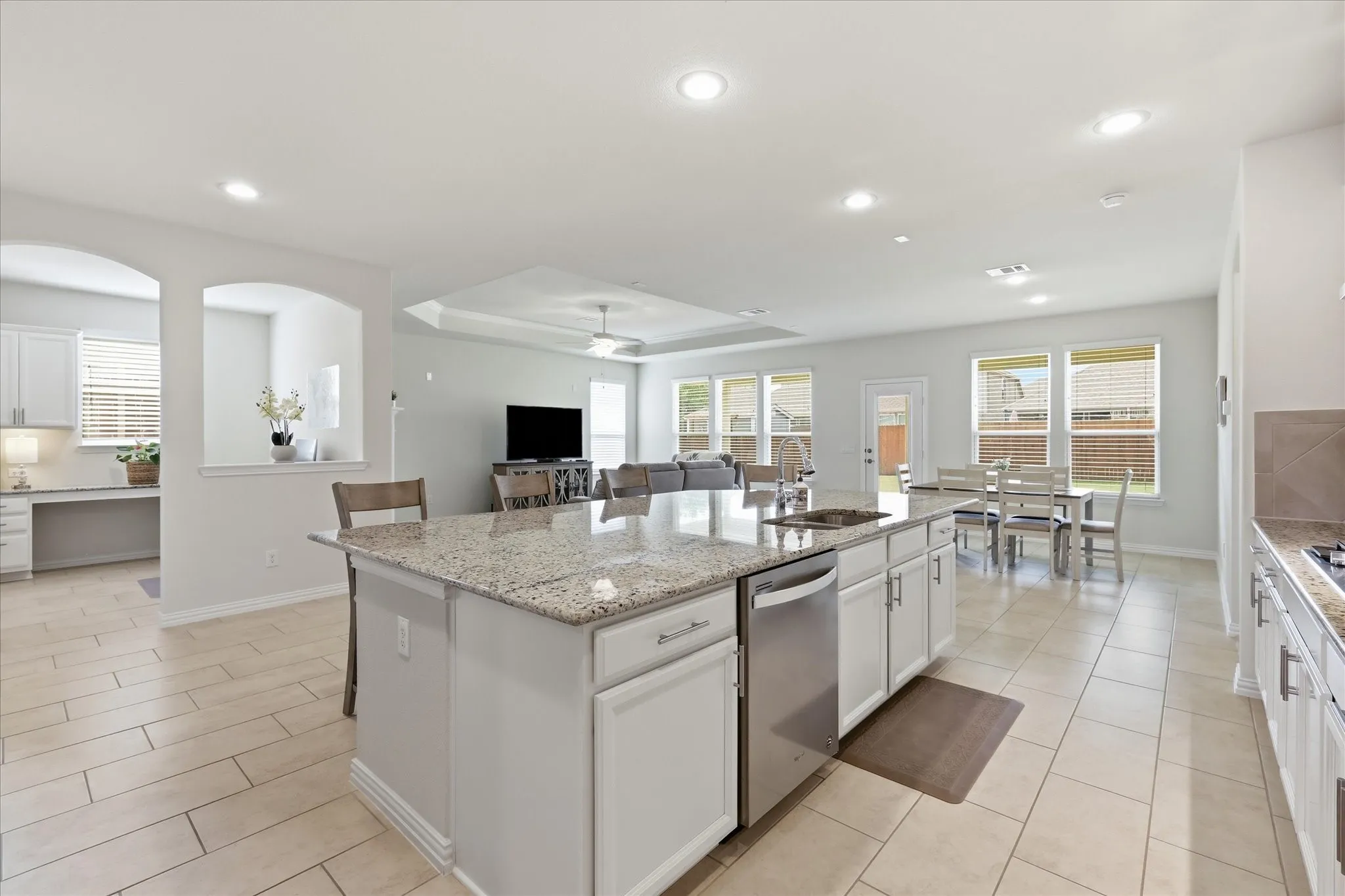 Single Family Residence For Sale in Tarrant County , 1021 Plateau Ridge Way, Fort Worth, Texas 76052, 5 Bedroom, 4 Bathroom, 2 Garage spaces, 3,497 Sqft, built in 2018, mls#21351045, Real Estate Agent in Fort Worth, Homes For Sale in Tarrant county, Homes For Sale in Fort Worth, Realtor in Fort Worth Texas, Real Estate Brokerage Independent Realty Texas, Luminita Cordes Realtor