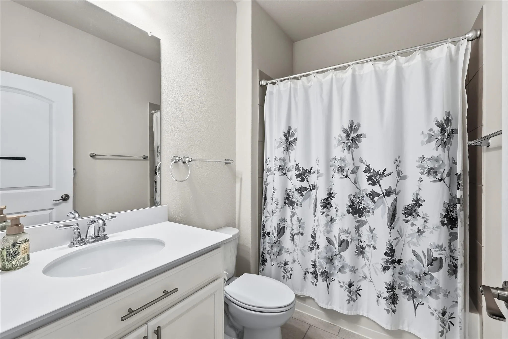 Single Family Residence For Sale in Tarrant County , 1021 Plateau Ridge Way, Fort Worth, Texas 76052, 5 Bedroom, 4 Bathroom, 2 Garage spaces, 3,497 Sqft, built in 2018, mls#21351045, Real Estate Agent in Fort Worth, Homes For Sale in Tarrant county, Homes For Sale in Fort Worth, Realtor in Fort Worth Texas, Real Estate Brokerage Independent Realty Texas, Luminita Cordes Realtor
