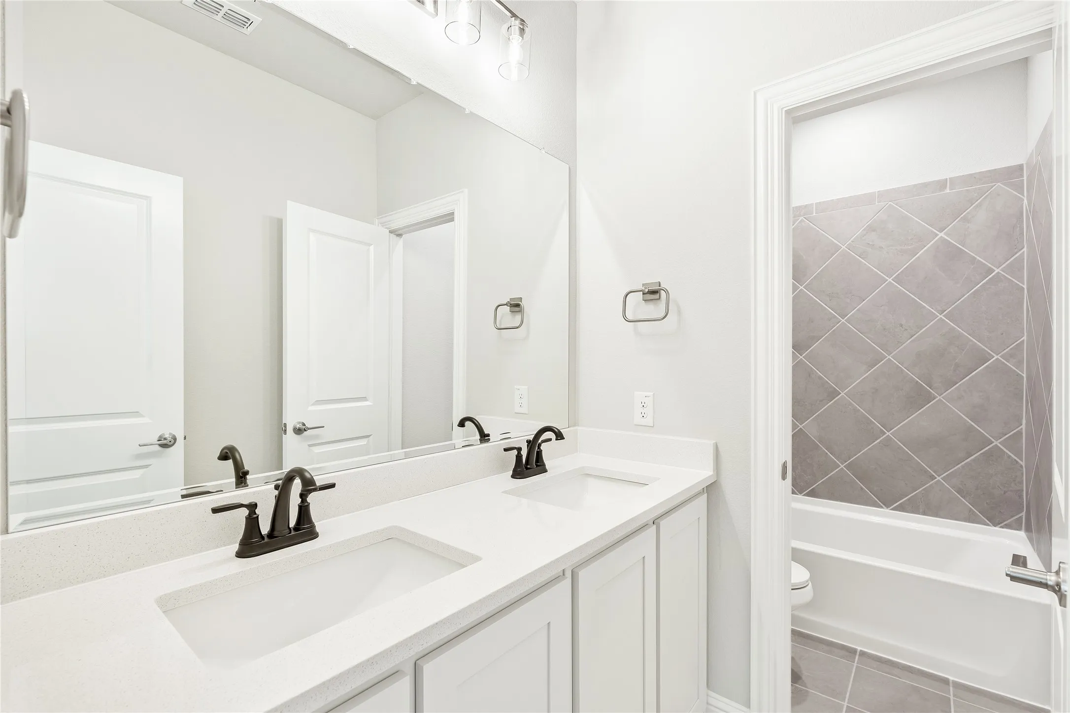 Single Family Residence For Sale in Ellis County , 733 Serenity Lane, Red Oak, Texas 75154, 4 Bedroom, 4 Bathroom, 3 Garage spaces, 3,430 Sqft, built in 2025, mls#21351107, Real Estate Agent in Red Oak, Homes For Sale in Ellis county, Homes For Sale in Red Oak, Realtor in Red Oak Texas, Real Estate Brokerage Independent Realty Texas, Luminita Cordes Realtor