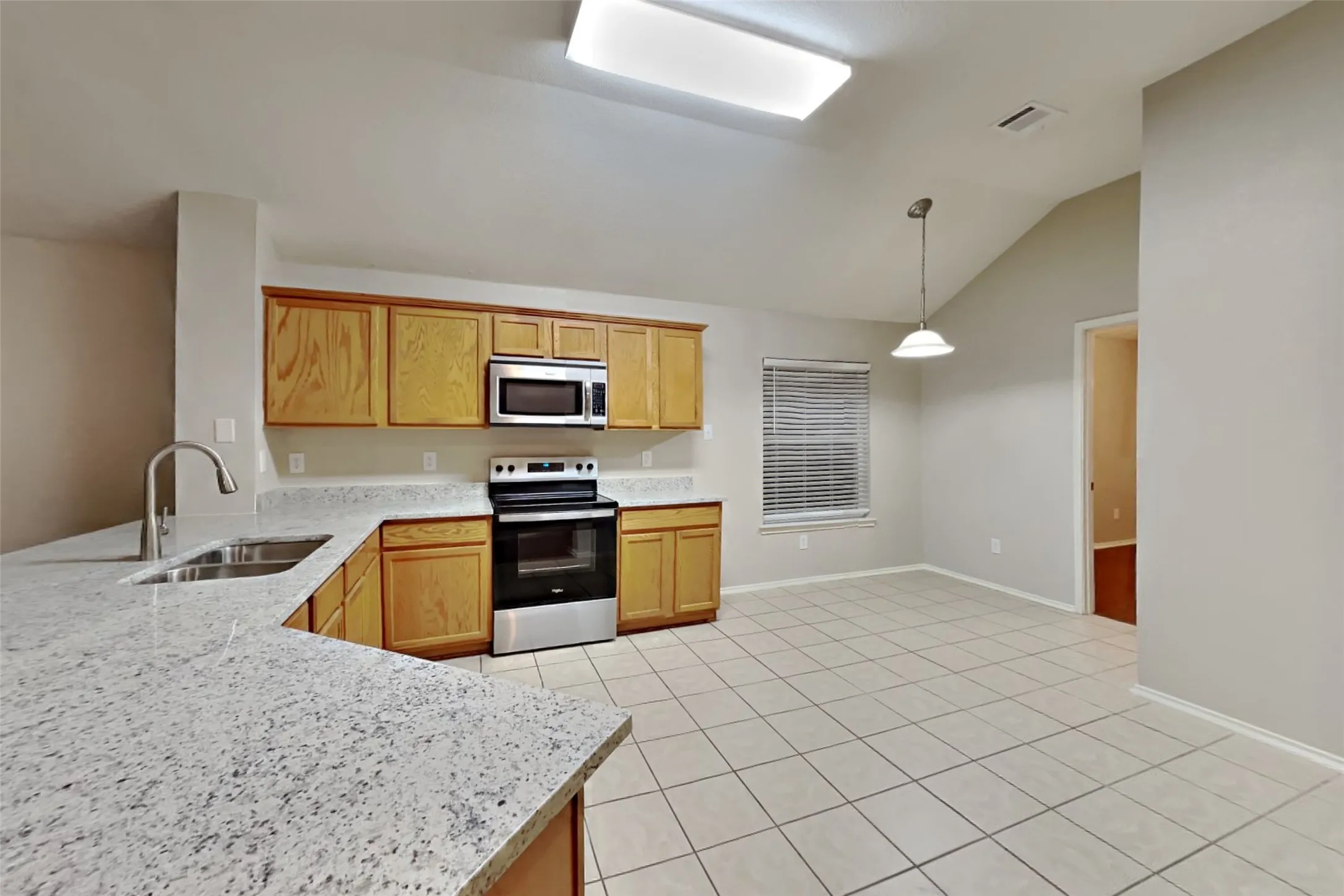 Single Family Residence For Rent in Rockwall County , 423 Butternut Drive, Fate, Texas 75087, 3 Bedroom, 2 Bathroom, 2 Garage spaces, 1,769 Sqft, built in 2004, mls#21351112, Real Estate Agent in Fate, Homes For Rent in Rockwall county, Homes For Rent in Fate, Realtor in Fate Texas, Real Estate Brokerage Independent Realty Texas, Luminita Cordes Realtor