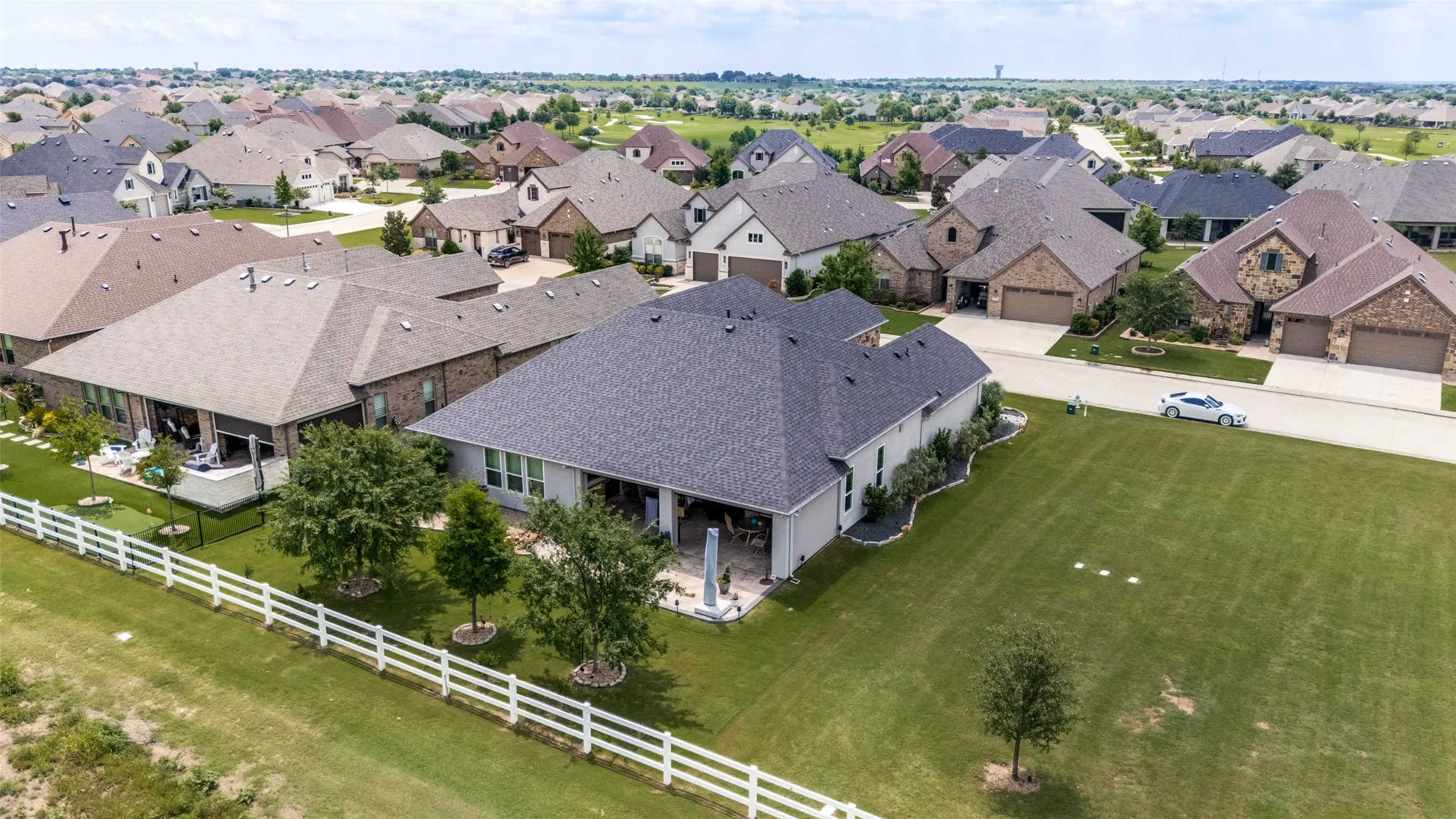 A good view showing HOA maintained lot to the west of home