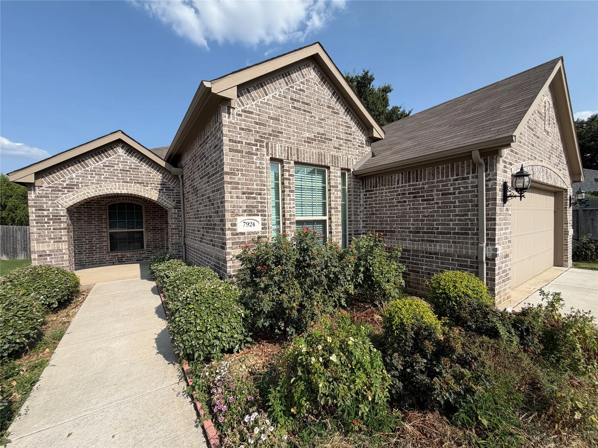 Single Family Residence For Rent in Tarrant County , 7924 Buttonwood Drive, Fort Worth, Texas 76137, 3 Bedroom, 2 Bathroom, 2 Garage spaces, 1,818 Sqft, built in 2019, mls#21351118, Real Estate Agent in Fort Worth, Homes For Rent in Tarrant county, Homes For Rent in Fort Worth, Realtor in Fort Worth Texas, Real Estate Brokerage Independent Realty Texas, Luminita Cordes Realtor