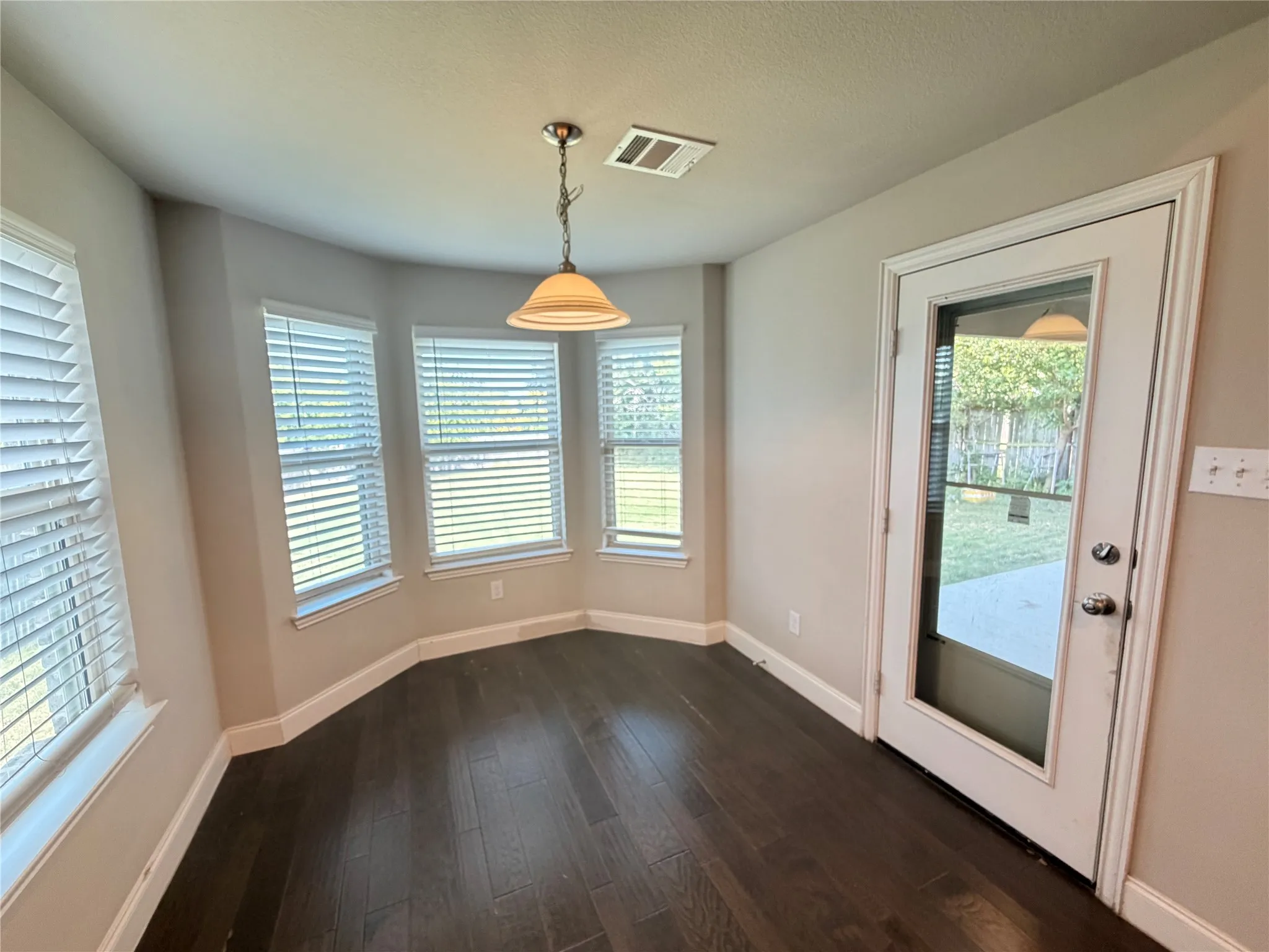 Single Family Residence For Rent in Tarrant County , 7924 Buttonwood Drive, Fort Worth, Texas 76137, 3 Bedroom, 2 Bathroom, 2 Garage spaces, 1,818 Sqft, built in 2019, mls#21351118, Real Estate Agent in Fort Worth, Homes For Rent in Tarrant county, Homes For Rent in Fort Worth, Realtor in Fort Worth Texas, Real Estate Brokerage Independent Realty Texas, Luminita Cordes Realtor