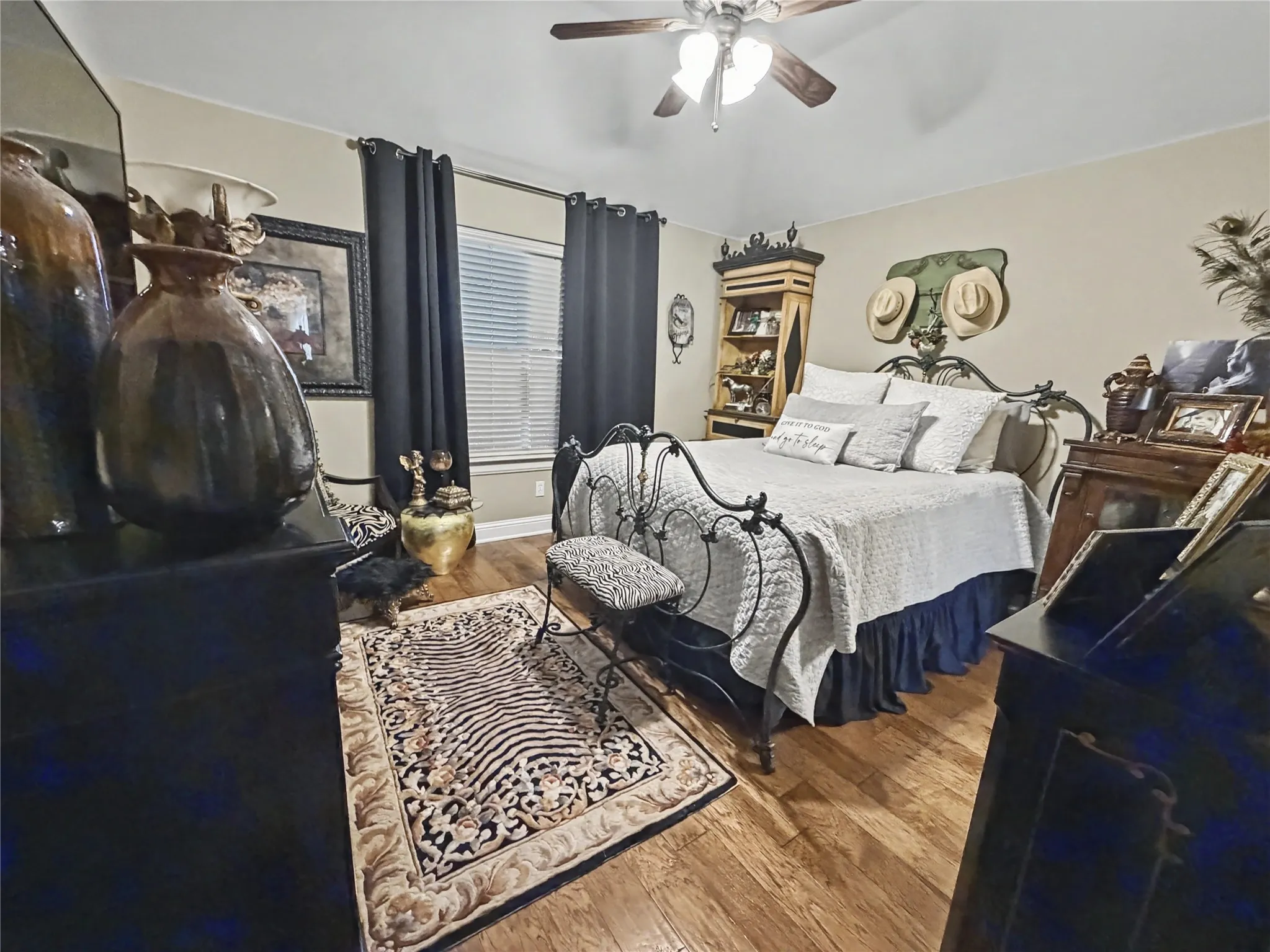 Single Family Residence For Sale in Parker County , 317 Billo Court, Weatherford, Texas 76087, 3 Bedrooms, 3 Bathrooms, 3 Garage spaces, 2,342 Sqft, built in 2004, Price $484,999, mls#21351091, Real Estate Agent in Weatherford, Homes For Sale in Parker county, Homes For Sale in Weatherford, Realtor in Weatherford Texas, Real Estate Brokerage Independent Realty Texas, Luminita Cordes Realtor