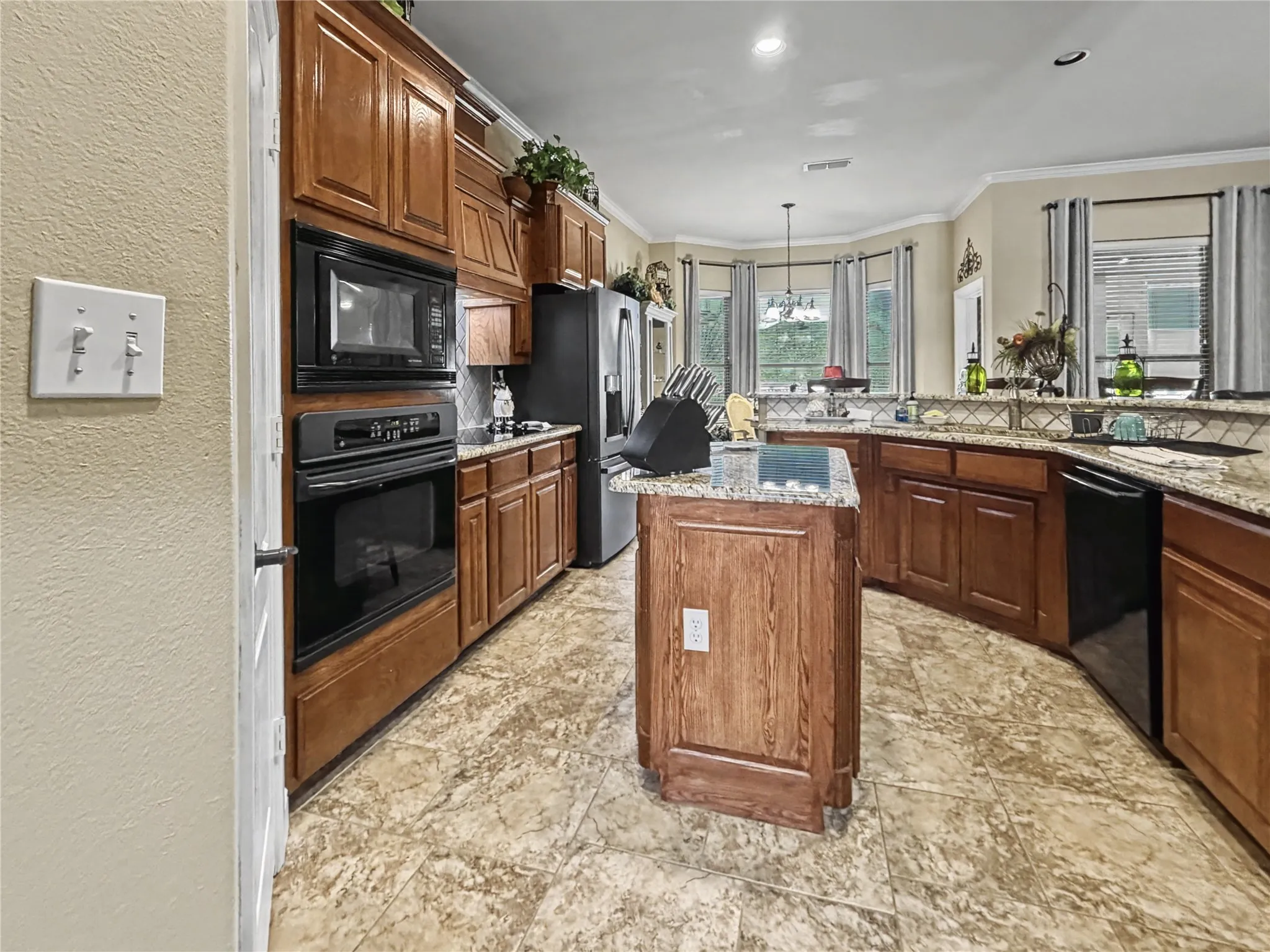 Single Family Residence For Sale in Parker County , 317 Billo Court, Weatherford, Texas 76087, 3 Bedrooms, 3 Bathrooms, 3 Garage spaces, 2,342 Sqft, built in 2004, Price $484,999, mls#21351091, Real Estate Agent in Weatherford, Homes For Sale in Parker county, Homes For Sale in Weatherford, Realtor in Weatherford Texas, Real Estate Brokerage Independent Realty Texas, Luminita Cordes Realtor