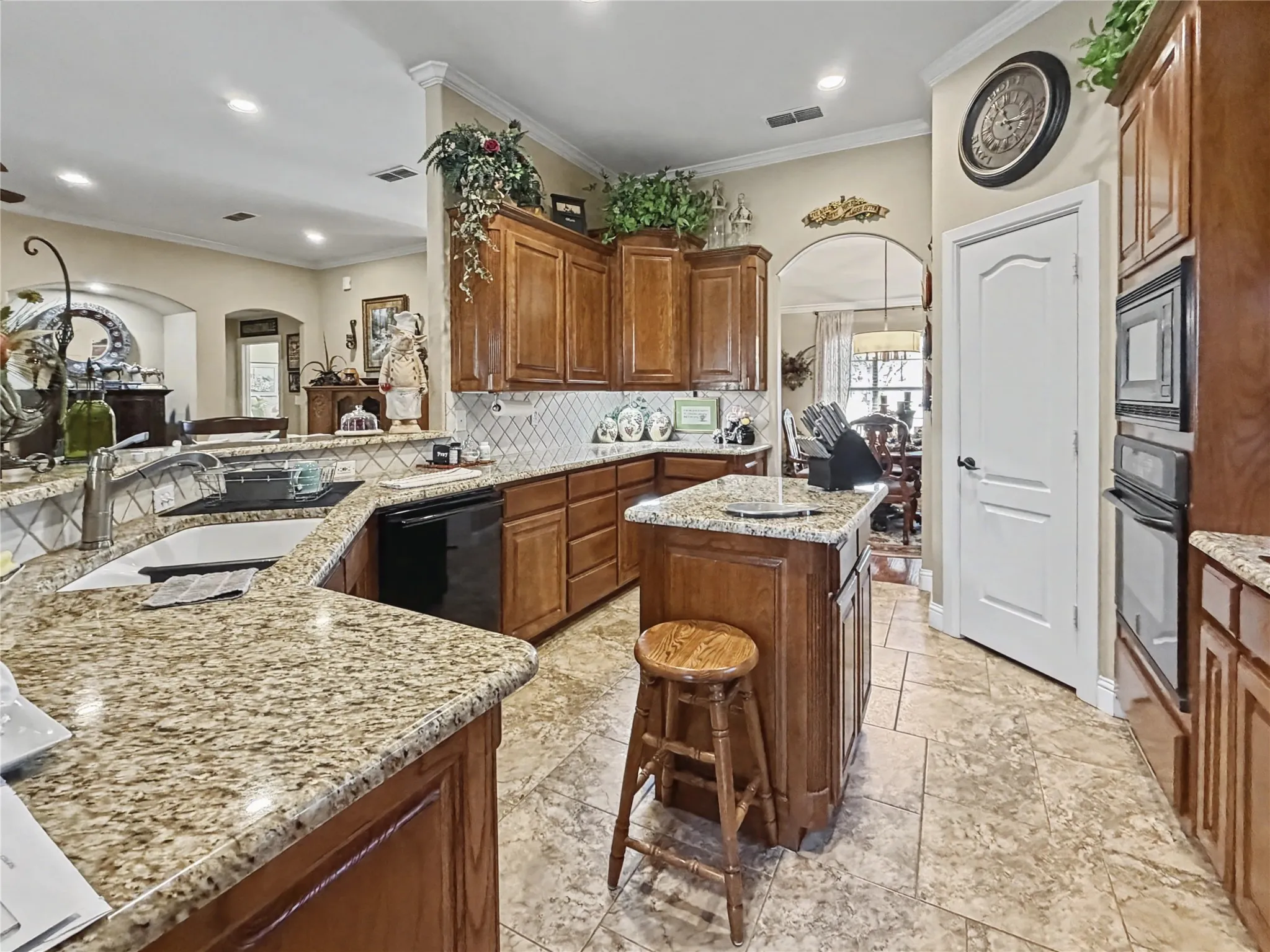 Single Family Residence For Sale in Parker County , 317 Billo Court, Weatherford, Texas 76087, 3 Bedrooms, 3 Bathrooms, 3 Garage spaces, 2,342 Sqft, built in 2004, Price $484,999, mls#21351091, Real Estate Agent in Weatherford, Homes For Sale in Parker county, Homes For Sale in Weatherford, Realtor in Weatherford Texas, Real Estate Brokerage Independent Realty Texas, Luminita Cordes Realtor