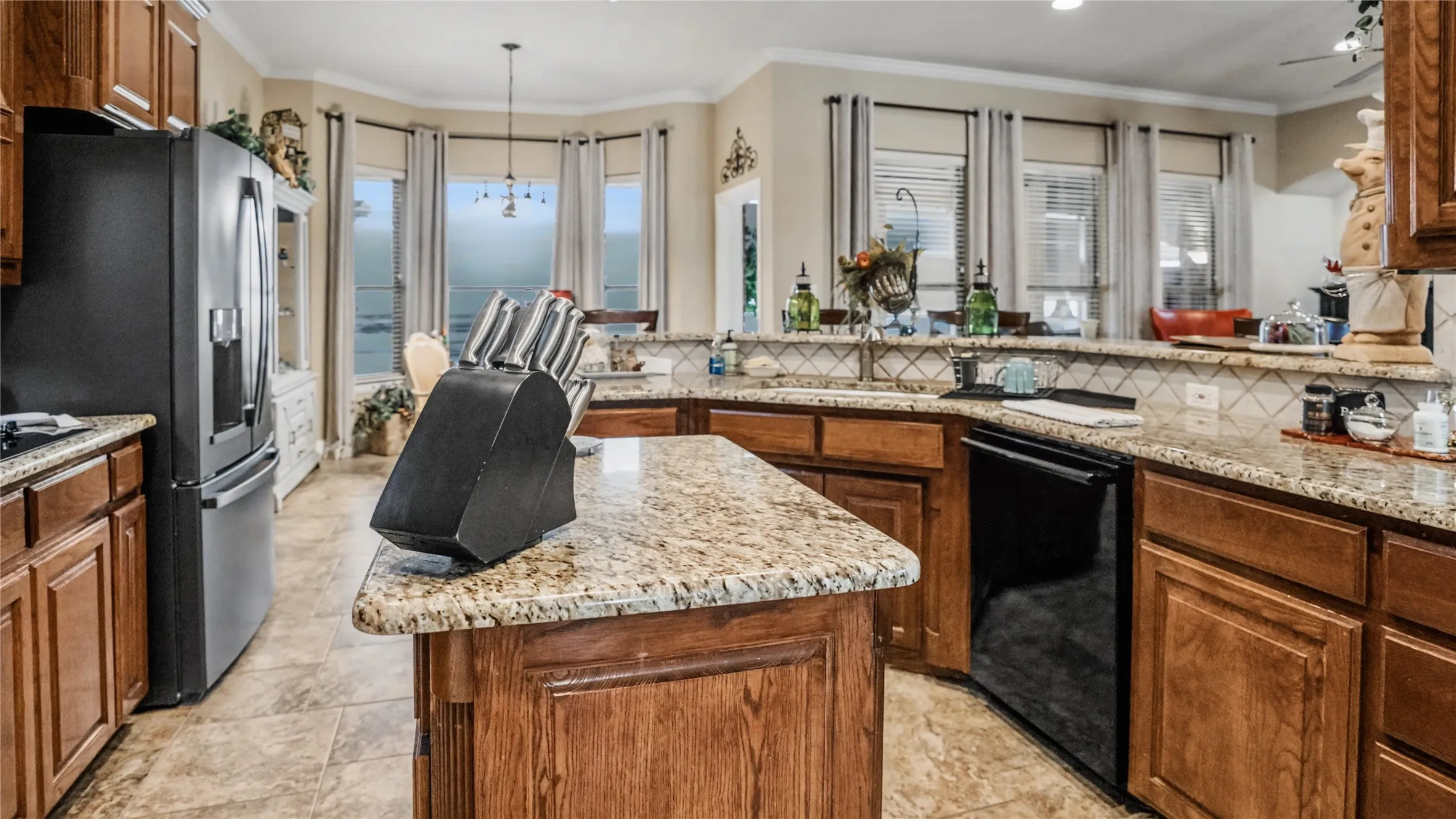 Single Family Residence For Sale in Parker County , 317 Billo Court, Weatherford, Texas 76087, 3 Bedrooms, 3 Bathrooms, 3 Garage spaces, 2,342 Sqft, built in 2004, Price $484,999, mls#21351091, Real Estate Agent in Weatherford, Homes For Sale in Parker county, Homes For Sale in Weatherford, Realtor in Weatherford Texas, Real Estate Brokerage Independent Realty Texas, Luminita Cordes Realtor