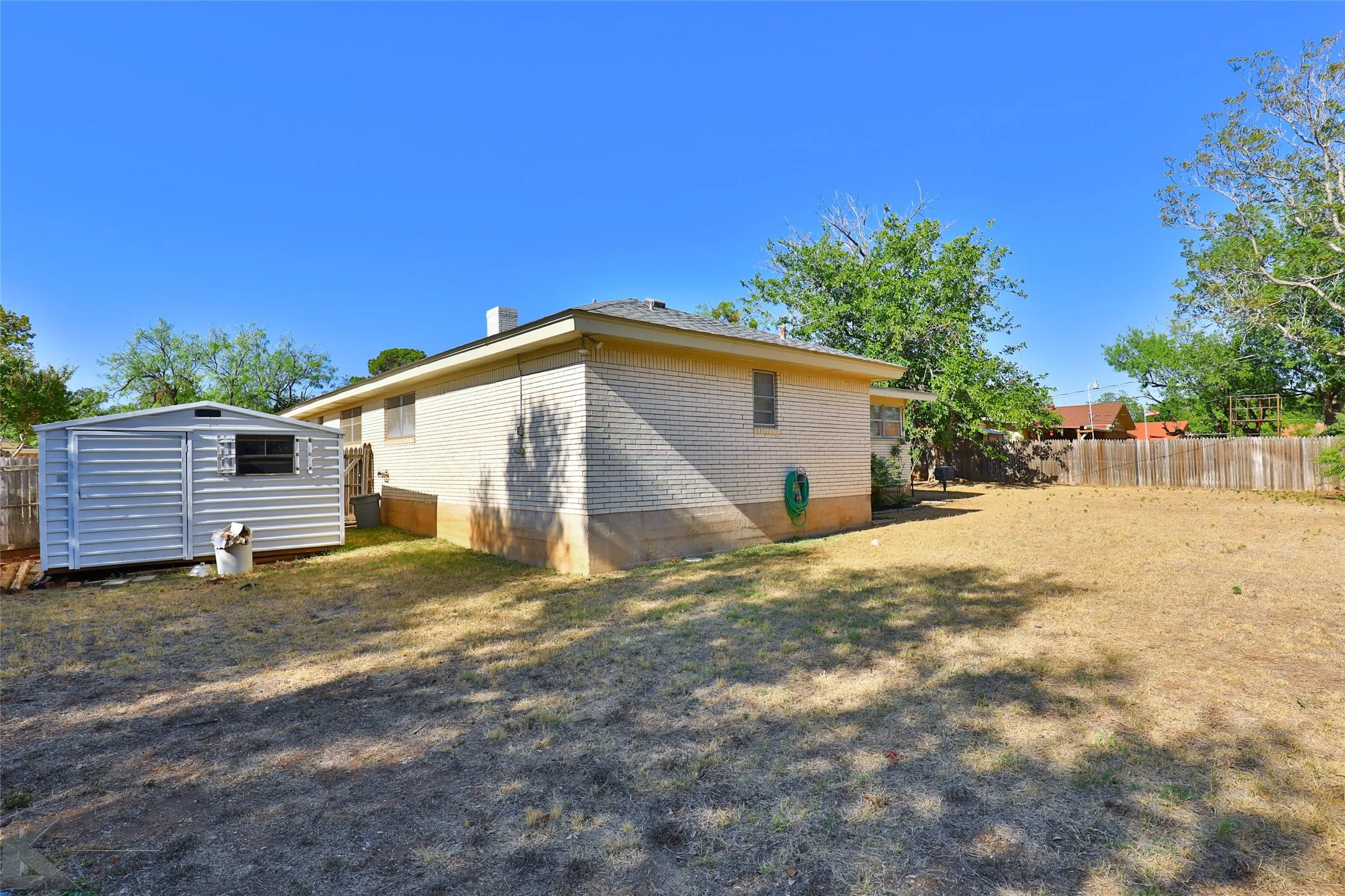 Single Family Residence For Rent in Taylor County , 2810 Arrowhead Drive, Abilene, Texas 79606, 4 Bedroom, 2 Bathroom, 2 Garage spaces, 2,261 Sqft, built in 1972, mls#21349039, Real Estate Agent in Abilene, Homes For Rent in Taylor county, Homes For Rent in Abilene, Realtor in Abilene Texas, Real Estate Brokerage Independent Realty Texas, Luminita Cordes Realtor