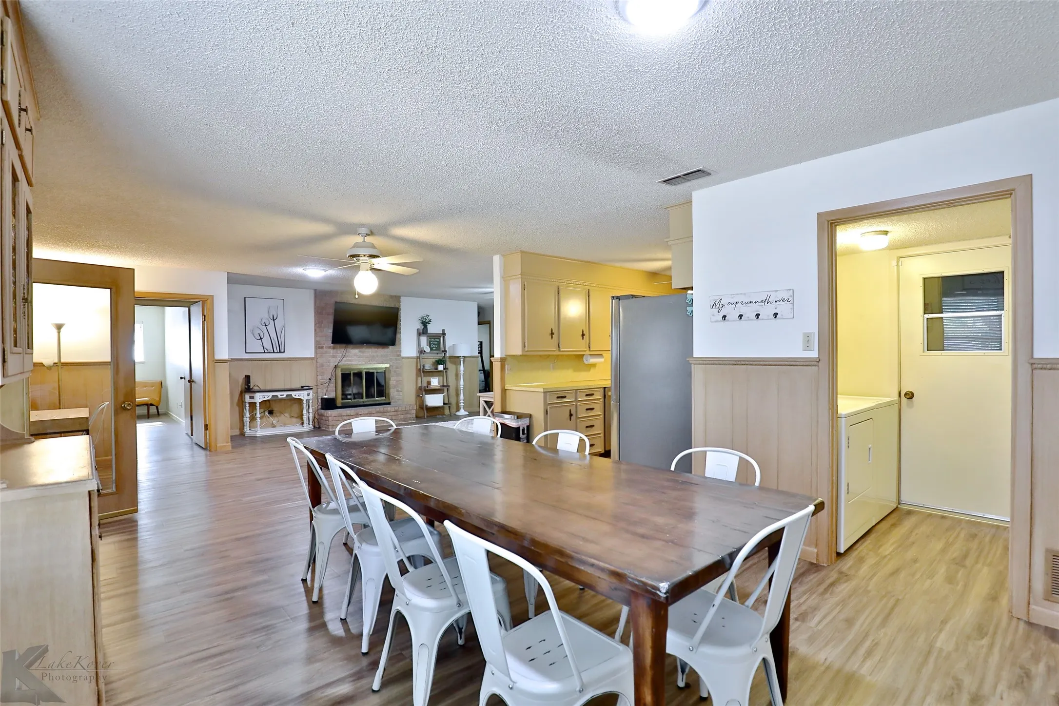 Single Family Residence For Rent in Taylor County , 2810 Arrowhead Drive, Abilene, Texas 79606, 4 Bedroom, 2 Bathroom, 2 Garage spaces, 2,261 Sqft, built in 1972, mls#21349039, Real Estate Agent in Abilene, Homes For Rent in Taylor county, Homes For Rent in Abilene, Realtor in Abilene Texas, Real Estate Brokerage Independent Realty Texas, Luminita Cordes Realtor