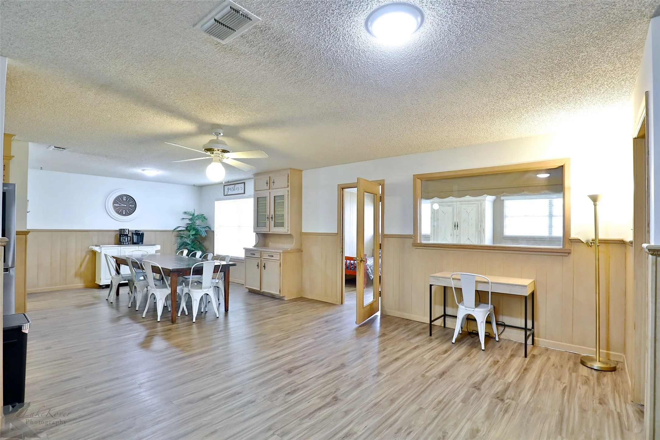 Single Family Residence For Rent in Taylor County , 2810 Arrowhead Drive, Abilene, Texas 79606, 4 Bedroom, 2 Bathroom, 2 Garage spaces, 2,261 Sqft, built in 1972, mls#21349039, Real Estate Agent in Abilene, Homes For Rent in Taylor county, Homes For Rent in Abilene, Realtor in Abilene Texas, Real Estate Brokerage Independent Realty Texas, Luminita Cordes Realtor
