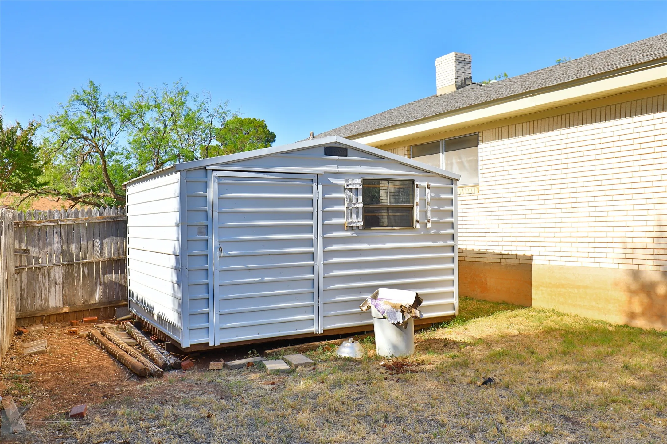 Single Family Residence For Rent in Taylor County , 2810 Arrowhead Drive, Abilene, Texas 79606, 4 Bedroom, 2 Bathroom, 2 Garage spaces, 2,261 Sqft, built in 1972, mls#21349039, Real Estate Agent in Abilene, Homes For Rent in Taylor county, Homes For Rent in Abilene, Realtor in Abilene Texas, Real Estate Brokerage Independent Realty Texas, Luminita Cordes Realtor