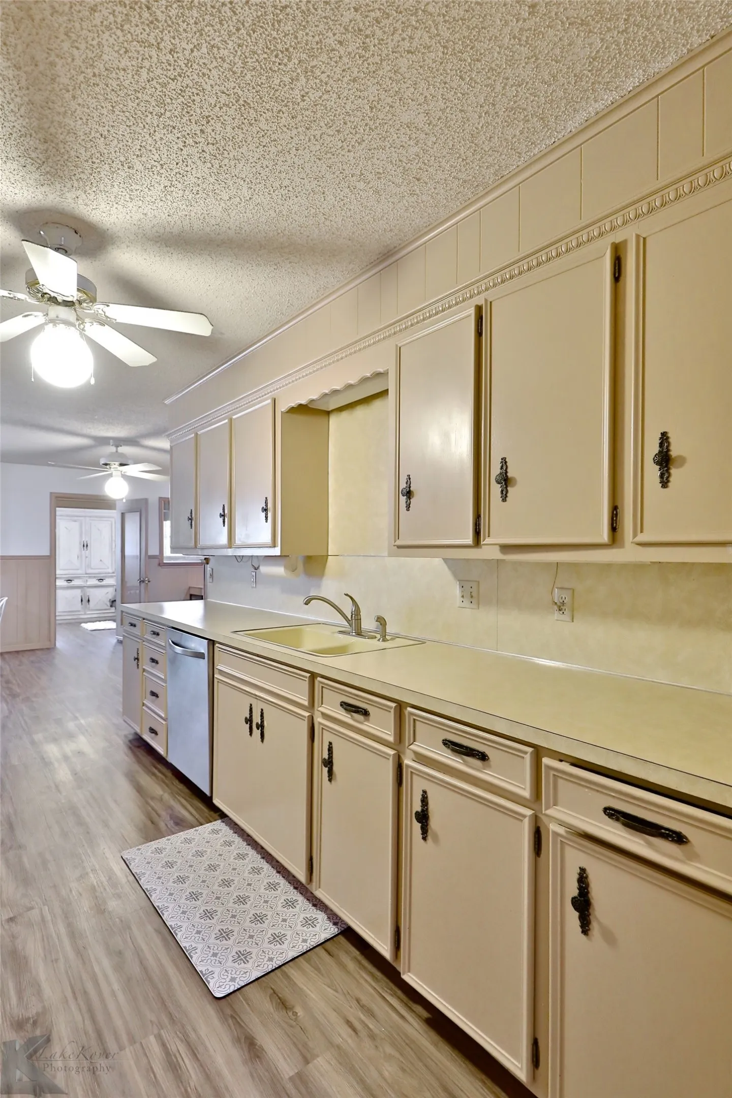 Single Family Residence For Rent in Taylor County , 2810 Arrowhead Drive, Abilene, Texas 79606, 4 Bedroom, 2 Bathroom, 2 Garage spaces, 2,261 Sqft, built in 1972, mls#21349039, Real Estate Agent in Abilene, Homes For Rent in Taylor county, Homes For Rent in Abilene, Realtor in Abilene Texas, Real Estate Brokerage Independent Realty Texas, Luminita Cordes Realtor