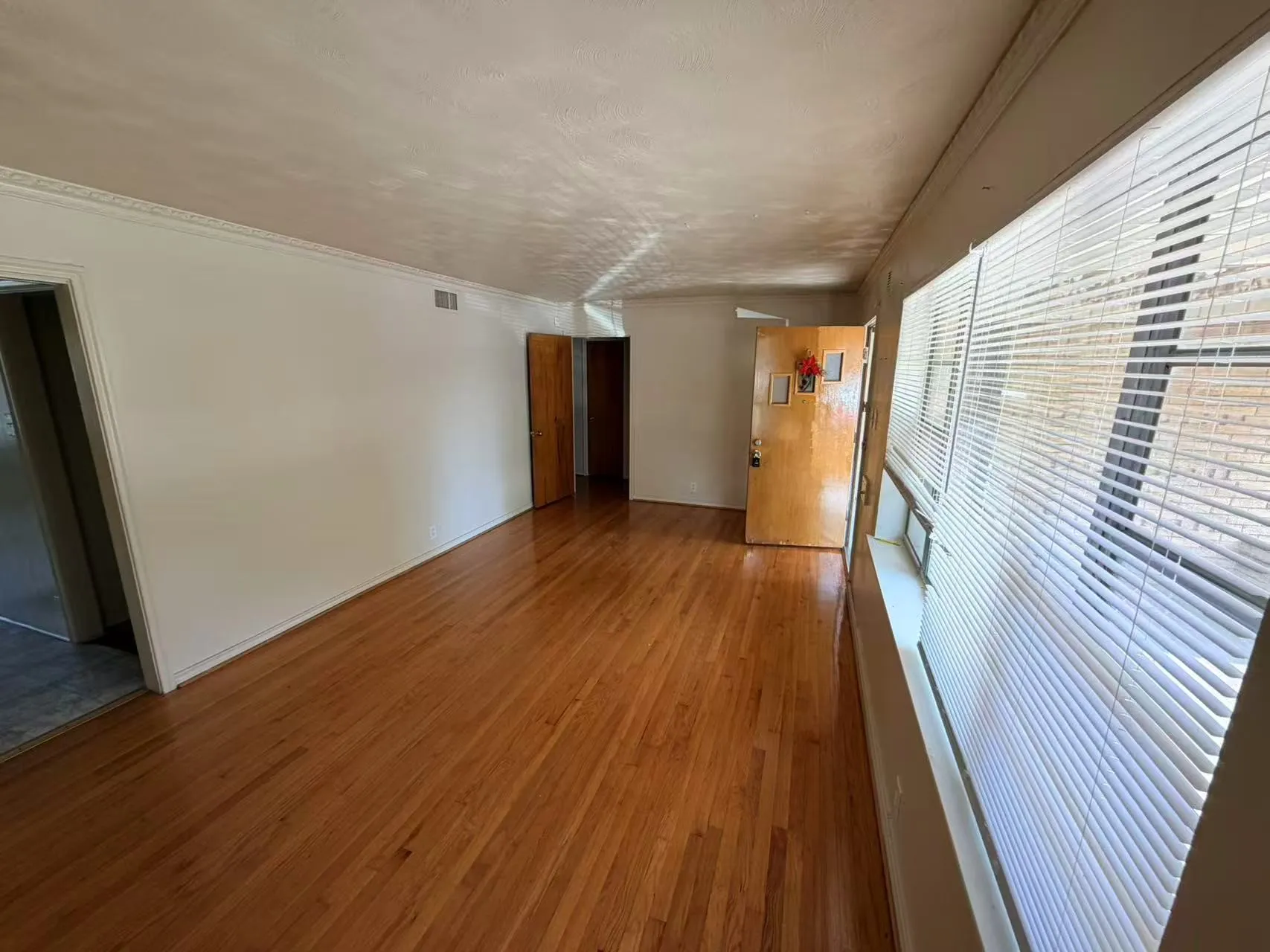 Single Family Residence For Rent in Dallas County , 413 Frances Way, Richardson, Texas 75081, 4 Bedroom, 2 Bathroom, 2 Garage spaces, 1,399 Sqft, built in 1955, Price $2,100, mls#21351125, Real Estate Agent in Richardson, Homes For Rent in Dallas county, Homes For Rent in Richardson, Realtor in Richardson Texas, Real Estate Brokerage Independent Realty Texas, Luminita Cordes Realtor