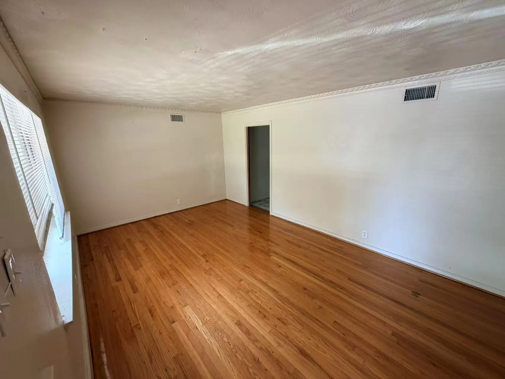Single Family Residence For Rent in Dallas County , 413 Frances Way, Richardson, Texas 75081, 4 Bedroom, 2 Bathroom, 2 Garage spaces, 1,399 Sqft, built in 1955, Price $2,100, mls#21351125, Real Estate Agent in Richardson, Homes For Rent in Dallas county, Homes For Rent in Richardson, Realtor in Richardson Texas, Real Estate Brokerage Independent Realty Texas, Luminita Cordes Realtor