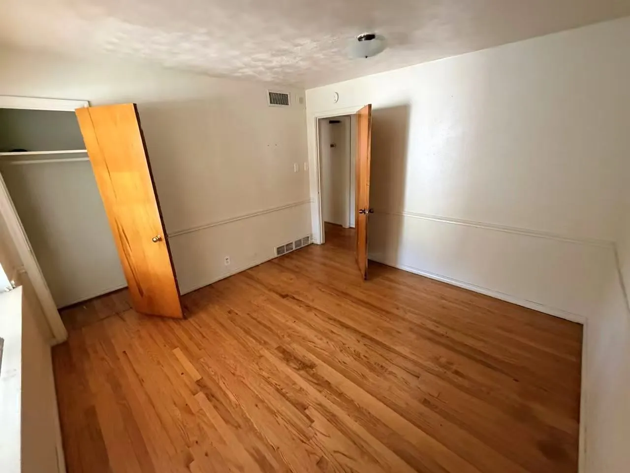 Single Family Residence For Rent in Dallas County , 413 Frances Way, Richardson, Texas 75081, 4 Bedroom, 2 Bathroom, 2 Garage spaces, 1,399 Sqft, built in 1955, Price $2,100, mls#21351125, Real Estate Agent in Richardson, Homes For Rent in Dallas county, Homes For Rent in Richardson, Realtor in Richardson Texas, Real Estate Brokerage Independent Realty Texas, Luminita Cordes Realtor