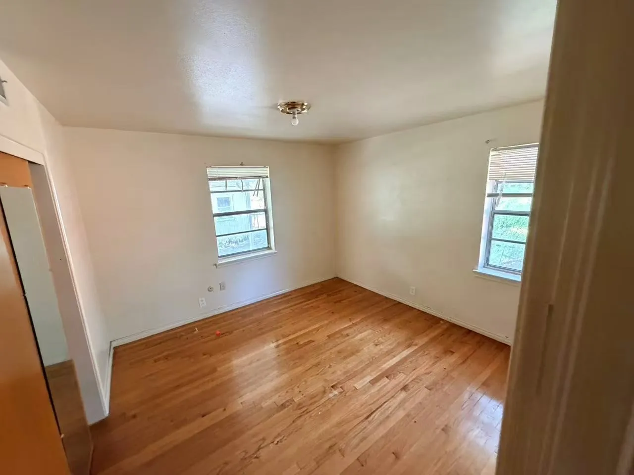 Single Family Residence For Rent in Dallas County , 413 Frances Way, Richardson, Texas 75081, 4 Bedroom, 2 Bathroom, 2 Garage spaces, 1,399 Sqft, built in 1955, Price $2,100, mls#21351125, Real Estate Agent in Richardson, Homes For Rent in Dallas county, Homes For Rent in Richardson, Realtor in Richardson Texas, Real Estate Brokerage Independent Realty Texas, Luminita Cordes Realtor