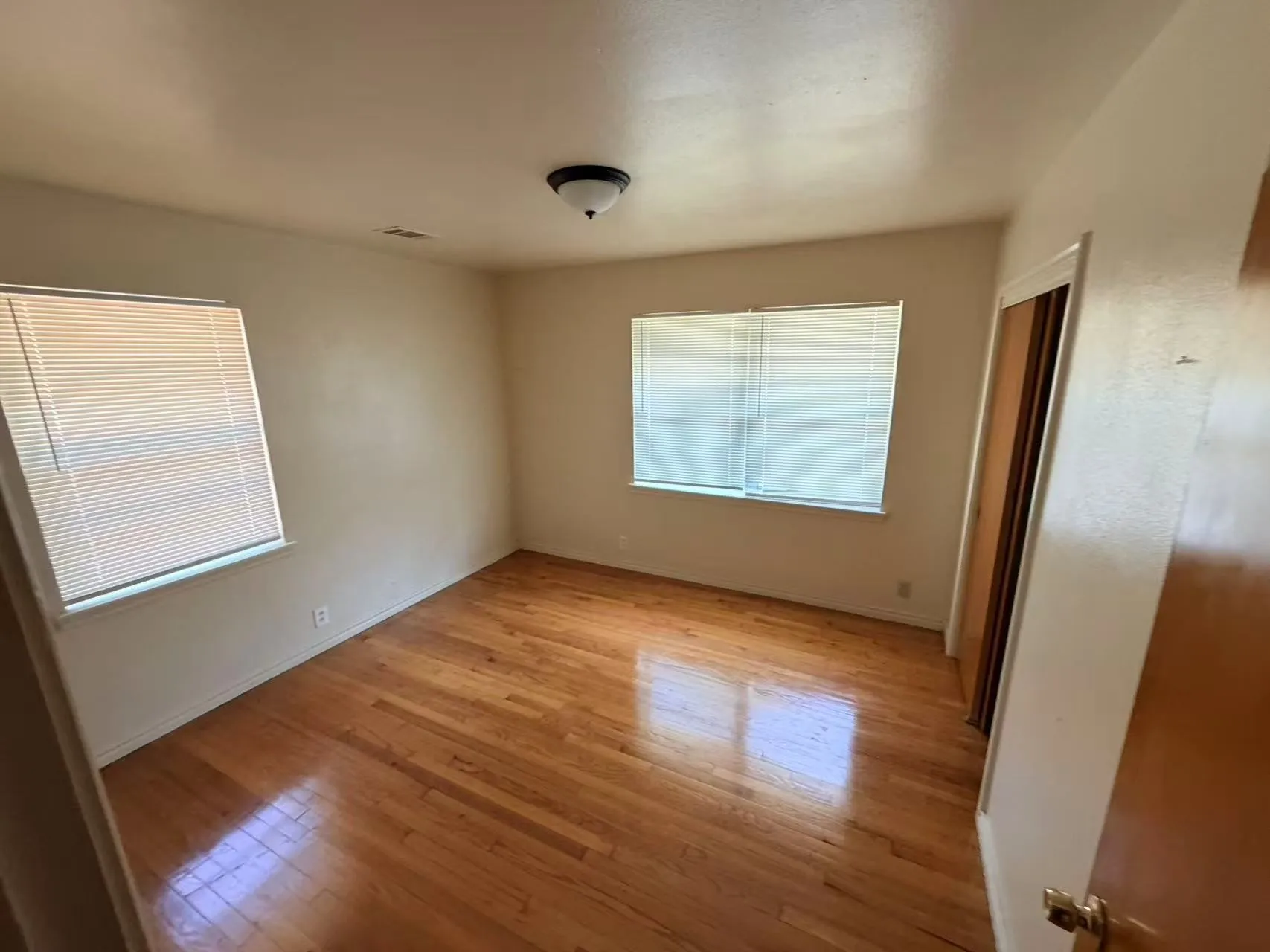 Single Family Residence For Rent in Dallas County , 413 Frances Way, Richardson, Texas 75081, 4 Bedroom, 2 Bathroom, 2 Garage spaces, 1,399 Sqft, built in 1955, Price $2,100, mls#21351125, Real Estate Agent in Richardson, Homes For Rent in Dallas county, Homes For Rent in Richardson, Realtor in Richardson Texas, Real Estate Brokerage Independent Realty Texas, Luminita Cordes Realtor
