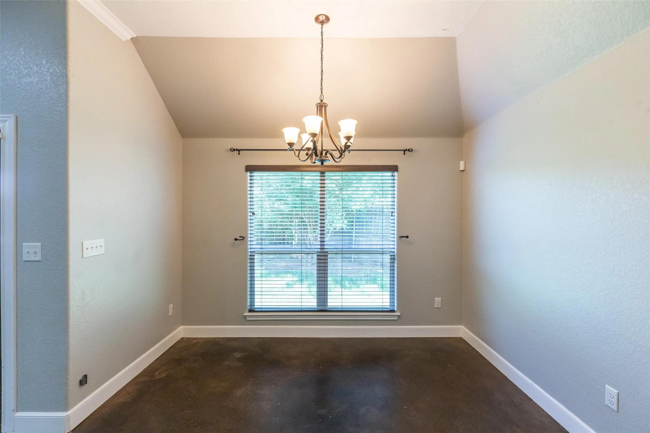Single Family Residence For Sale in Taylor County , 7902 Tuscany Drive, Abilene, Texas 79606, 3 Bedroom, 2 Bathroom, 2 Garage spaces, 1,630 Sqft, built in 2014, mls#21350878, Real Estate Agent in Abilene, Homes For Sale in Taylor county, Homes For Sale in Abilene, Realtor in Abilene Texas, Real Estate Brokerage Independent Realty Texas, Luminita Cordes Realtor