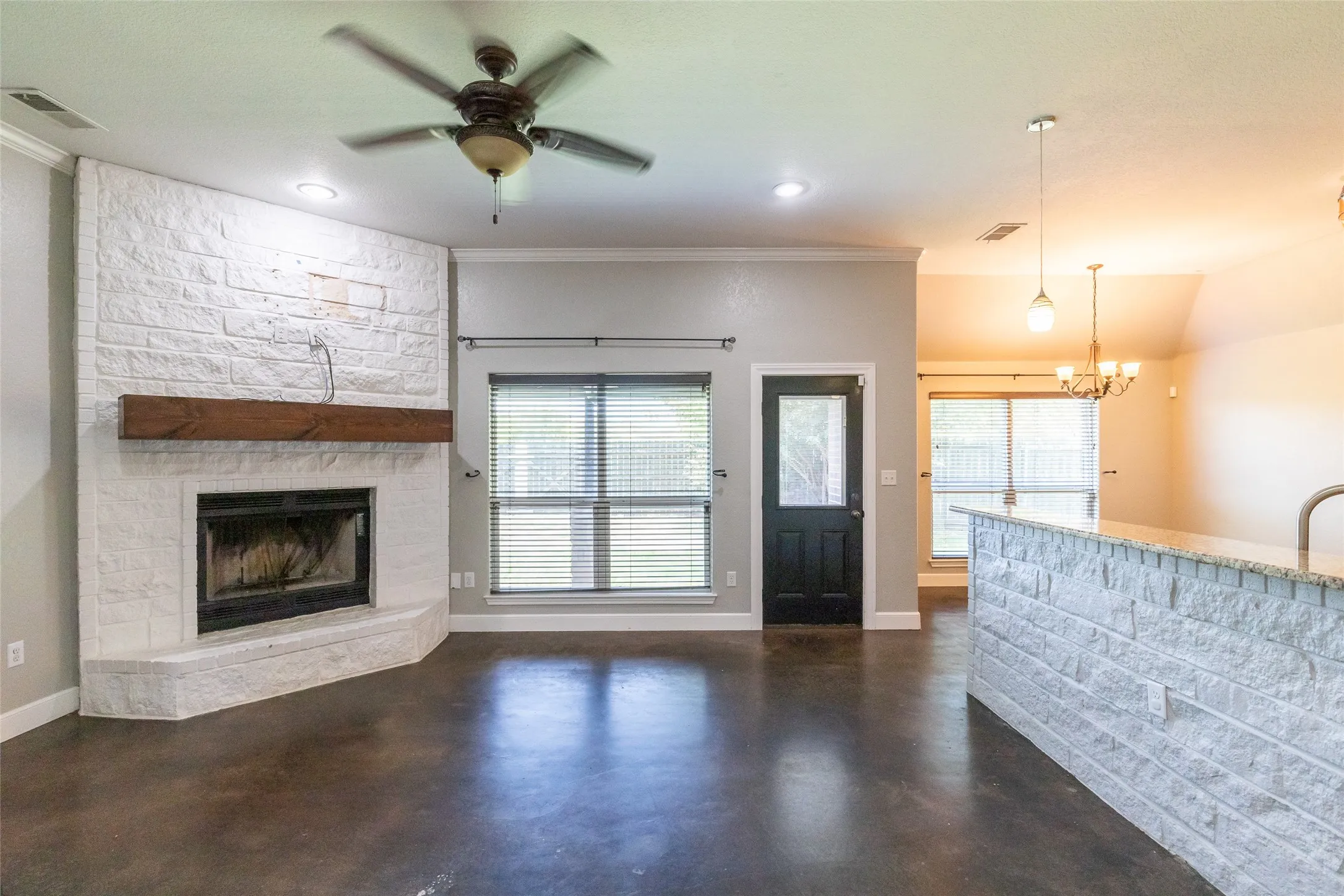 Single Family Residence For Sale in Taylor County , 7902 Tuscany Drive, Abilene, Texas 79606, 3 Bedroom, 2 Bathroom, 2 Garage spaces, 1,630 Sqft, built in 2014, mls#21350878, Real Estate Agent in Abilene, Homes For Sale in Taylor county, Homes For Sale in Abilene, Realtor in Abilene Texas, Real Estate Brokerage Independent Realty Texas, Luminita Cordes Realtor