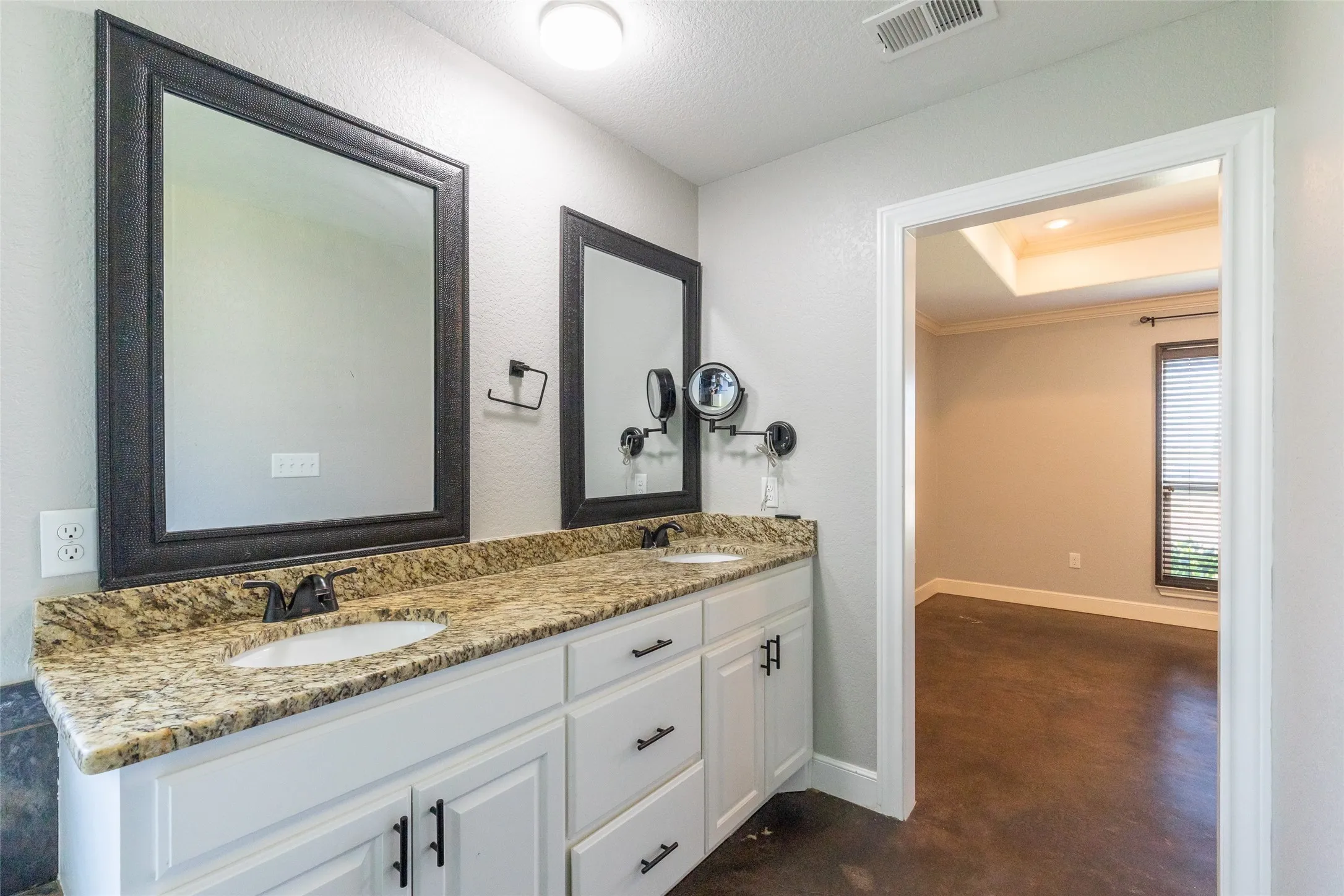 Single Family Residence For Sale in Taylor County , 7902 Tuscany Drive, Abilene, Texas 79606, 3 Bedroom, 2 Bathroom, 2 Garage spaces, 1,630 Sqft, built in 2014, mls#21350878, Real Estate Agent in Abilene, Homes For Sale in Taylor county, Homes For Sale in Abilene, Realtor in Abilene Texas, Real Estate Brokerage Independent Realty Texas, Luminita Cordes Realtor