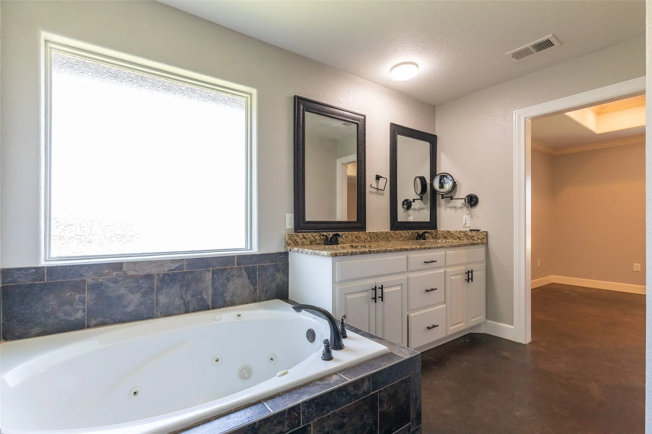 Single Family Residence For Sale in Taylor County , 7902 Tuscany Drive, Abilene, Texas 79606, 3 Bedroom, 2 Bathroom, 2 Garage spaces, 1,630 Sqft, built in 2014, mls#21350878, Real Estate Agent in Abilene, Homes For Sale in Taylor county, Homes For Sale in Abilene, Realtor in Abilene Texas, Real Estate Brokerage Independent Realty Texas, Luminita Cordes Realtor
