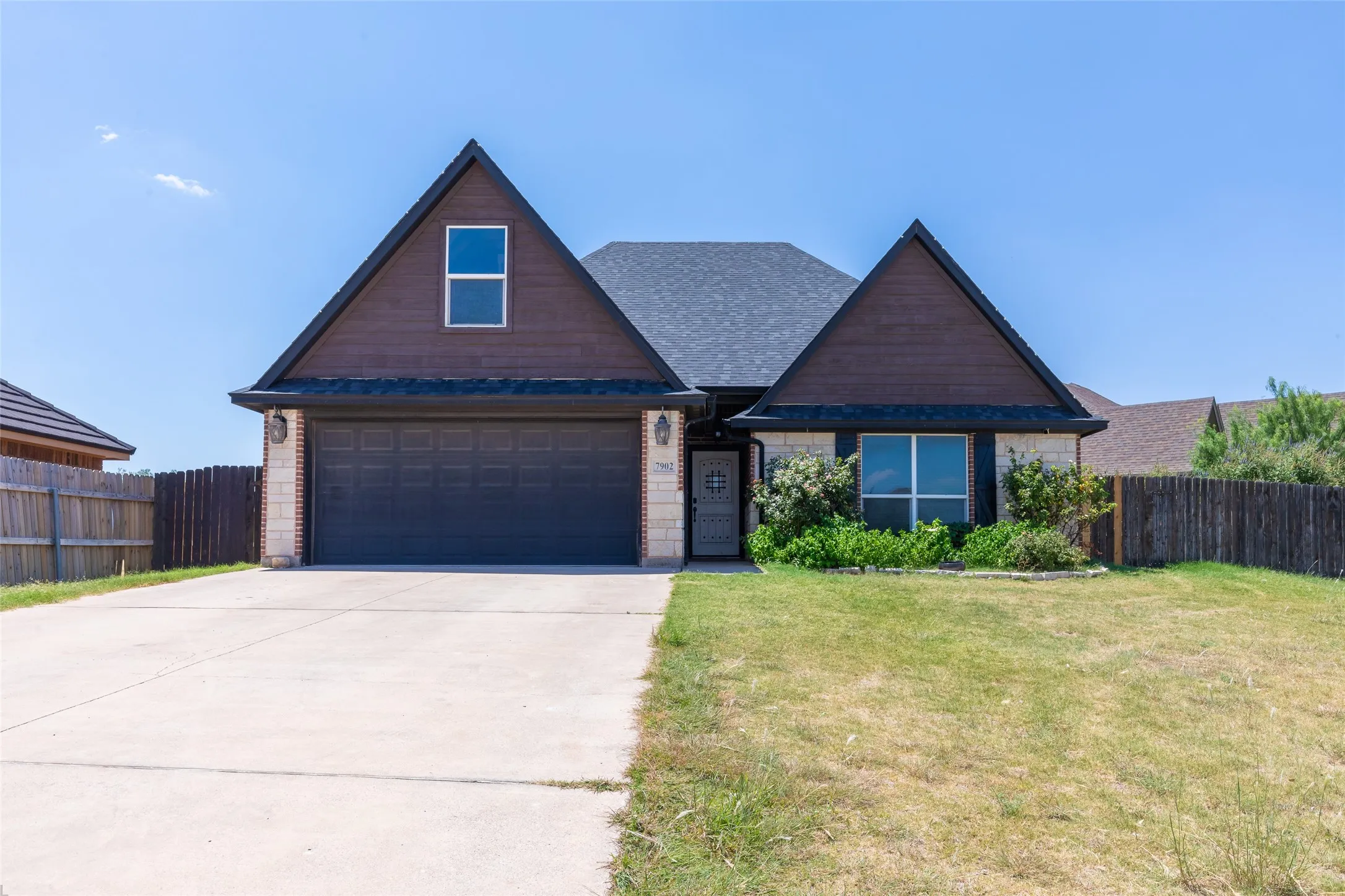 Single Family Residence For Sale in Taylor County , 7902 Tuscany Drive, Abilene, Texas 79606, 3 Bedroom, 2 Bathroom, 2 Garage spaces, 1,630 Sqft, built in 2014, mls#21350878, Real Estate Agent in Abilene, Homes For Sale in Taylor county, Homes For Sale in Abilene, Realtor in Abilene Texas, Real Estate Brokerage Independent Realty Texas, Luminita Cordes Realtor