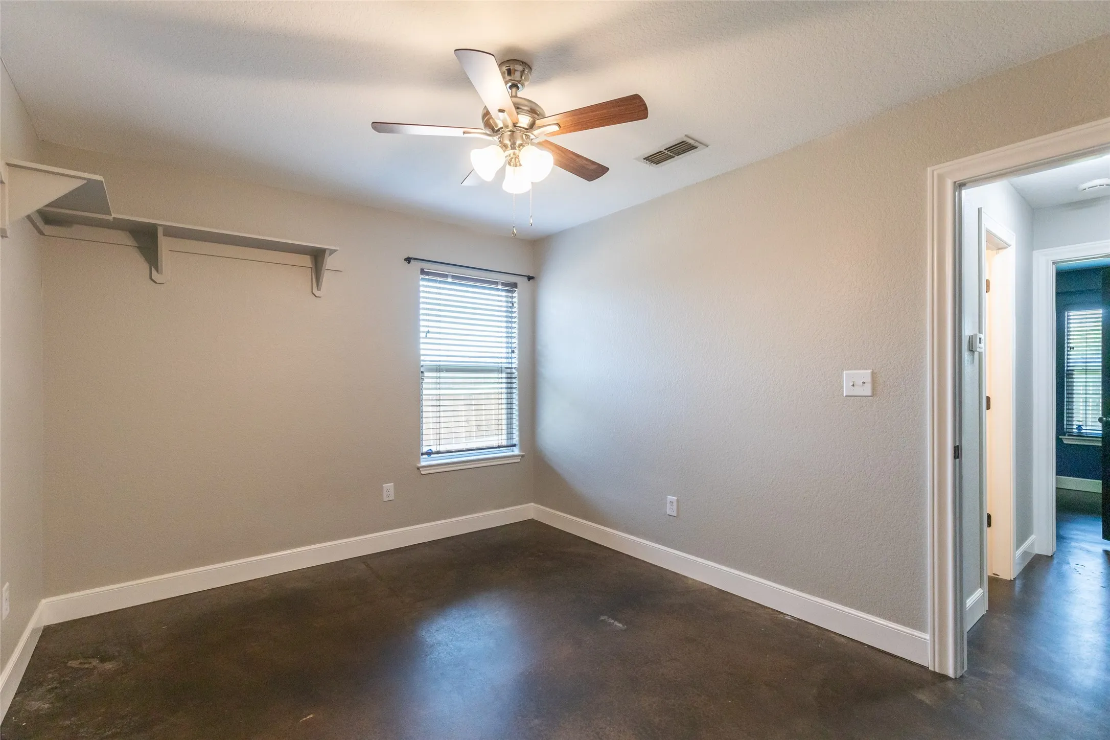 Single Family Residence For Sale in Taylor County , 7902 Tuscany Drive, Abilene, Texas 79606, 3 Bedroom, 2 Bathroom, 2 Garage spaces, 1,630 Sqft, built in 2014, mls#21350878, Real Estate Agent in Abilene, Homes For Sale in Taylor county, Homes For Sale in Abilene, Realtor in Abilene Texas, Real Estate Brokerage Independent Realty Texas, Luminita Cordes Realtor