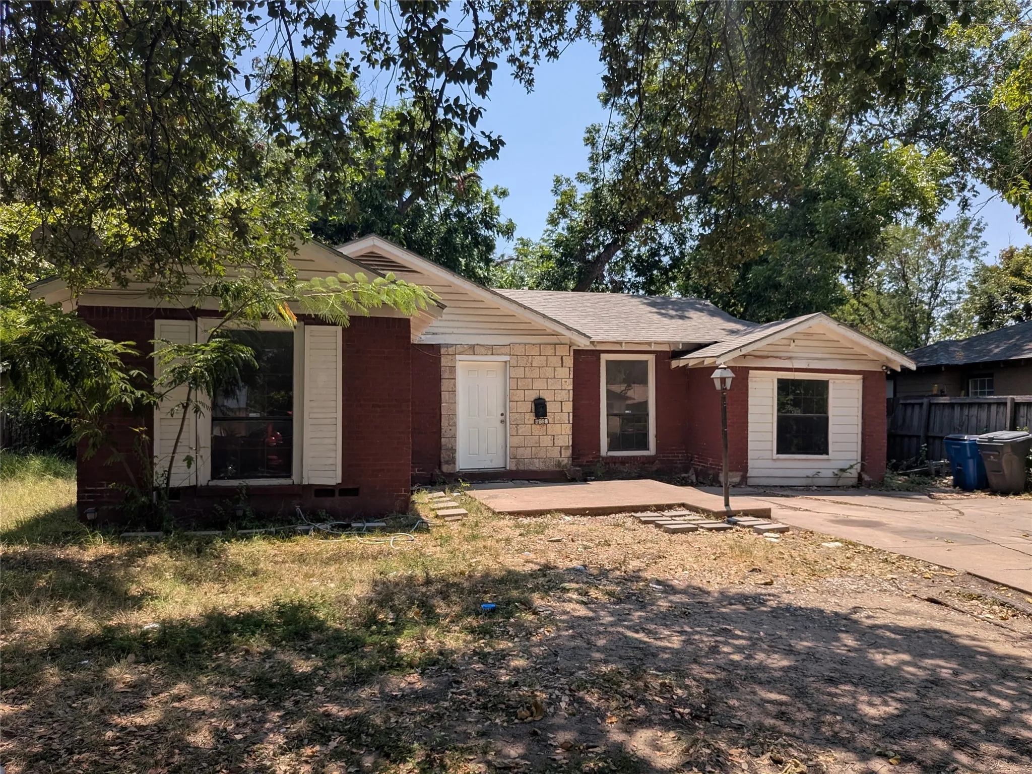 Single Family Residence For Sale in Dallas County , 3556 Durango Drive, Dallas, Texas 75220, 3 Bedroom, 1 Bathroom, Garage spaces, 1,242 Sqft, built in 1948, mls#21351120, Real Estate Agent in Dallas, Homes For Sale in Dallas county, Homes For Sale in Dallas, Realtor in Dallas Texas, Real Estate Brokerage Independent Realty Texas, Luminita Cordes Realtor