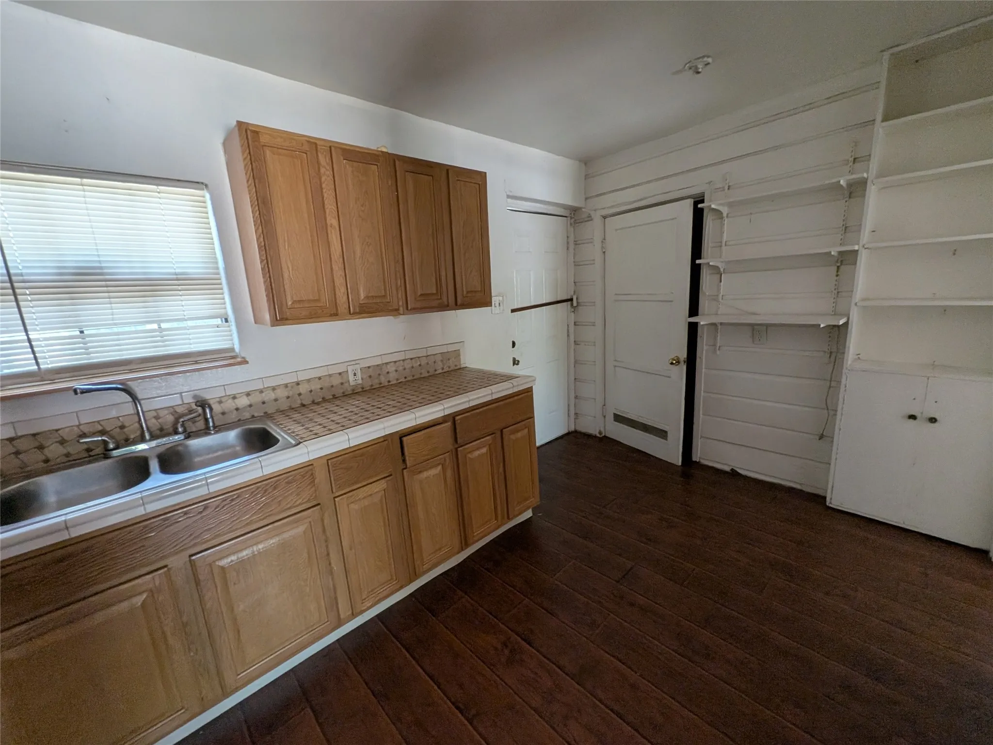 Single Family Residence For Sale in Dallas County , 3556 Durango Drive, Dallas, Texas 75220, 3 Bedroom, 1 Bathroom, Garage spaces, 1,242 Sqft, built in 1948, mls#21351120, Real Estate Agent in Dallas, Homes For Sale in Dallas county, Homes For Sale in Dallas, Realtor in Dallas Texas, Real Estate Brokerage Independent Realty Texas, Luminita Cordes Realtor
