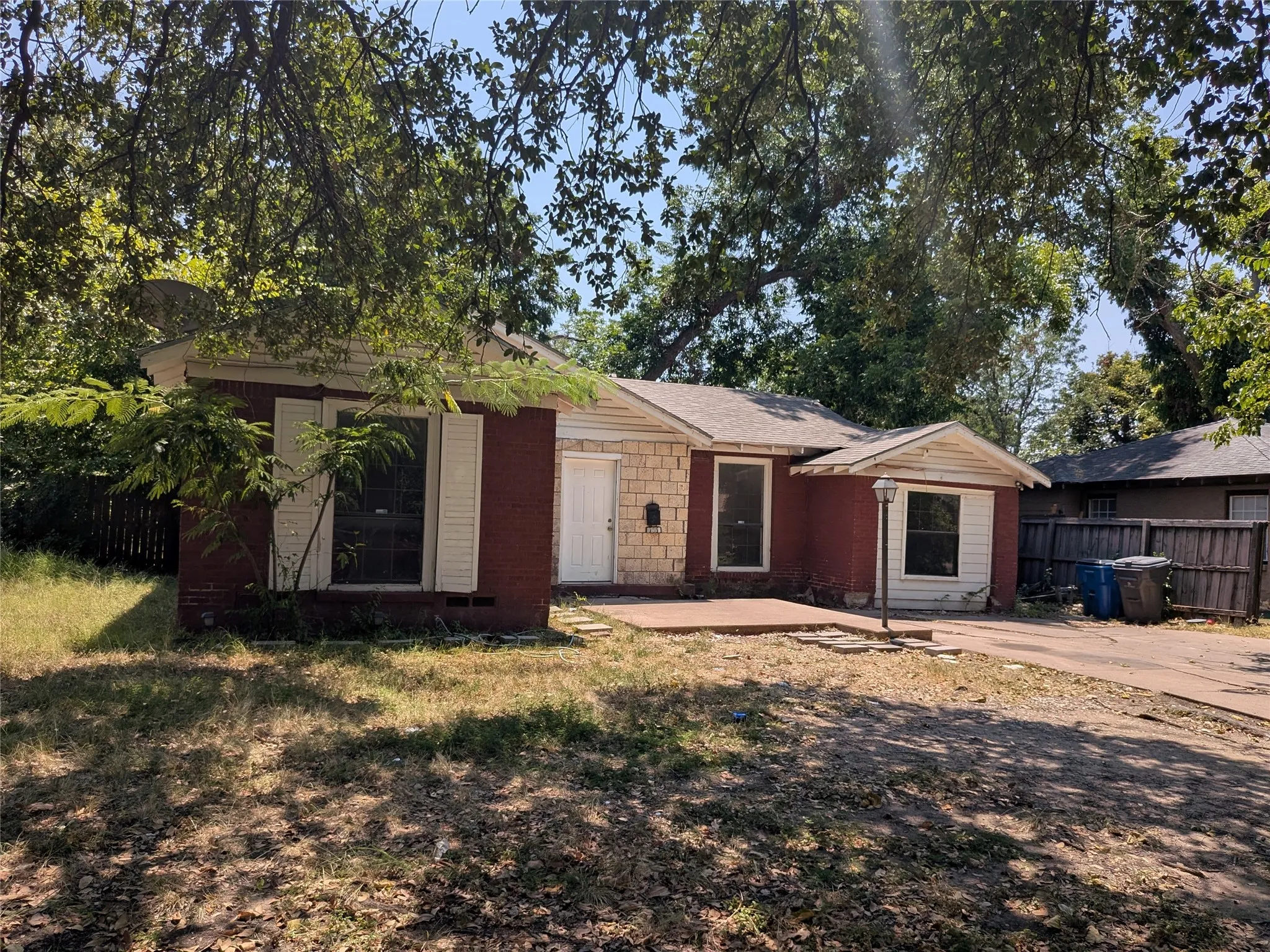 Single Family Residence For Sale in Dallas County , 3556 Durango Drive, Dallas, Texas 75220, 3 Bedroom, 1 Bathroom, Garage spaces, 1,242 Sqft, built in 1948, mls#21351120, Real Estate Agent in Dallas, Homes For Sale in Dallas county, Homes For Sale in Dallas, Realtor in Dallas Texas, Real Estate Brokerage Independent Realty Texas, Luminita Cordes Realtor