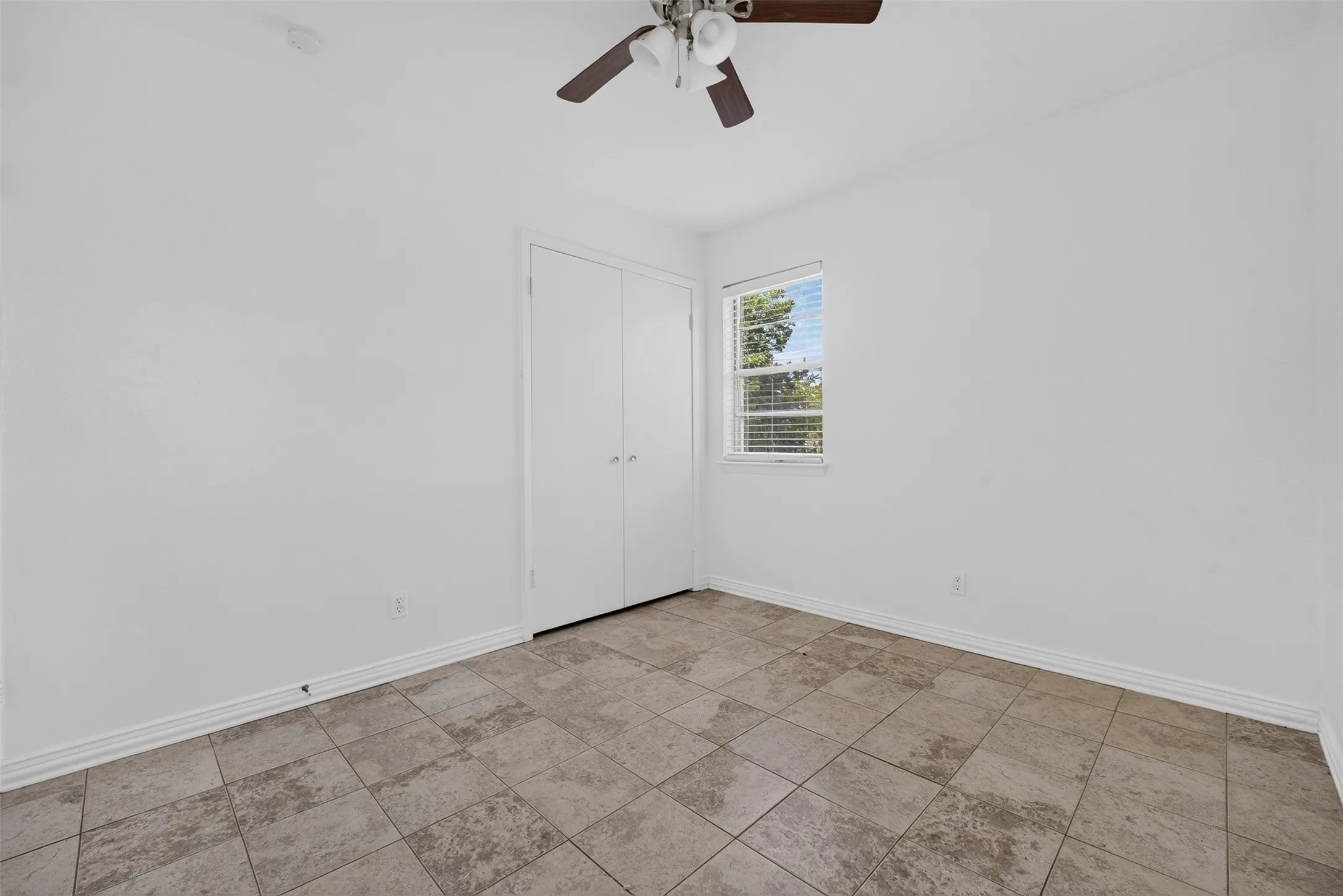 Single Family Residence For Rent in Dallas County , 909 Rosewood Hills Drive, Garland, Texas 75040, 3 Bedroom, 2 Bathroom, Garage spaces, 1,276 Sqft, built in 1962, mls#21349242, Real Estate Agent in Garland, Homes For Rent in Dallas county, Homes For Rent in Garland, Realtor in Garland Texas, Real Estate Brokerage Independent Realty Texas, Luminita Cordes Realtor