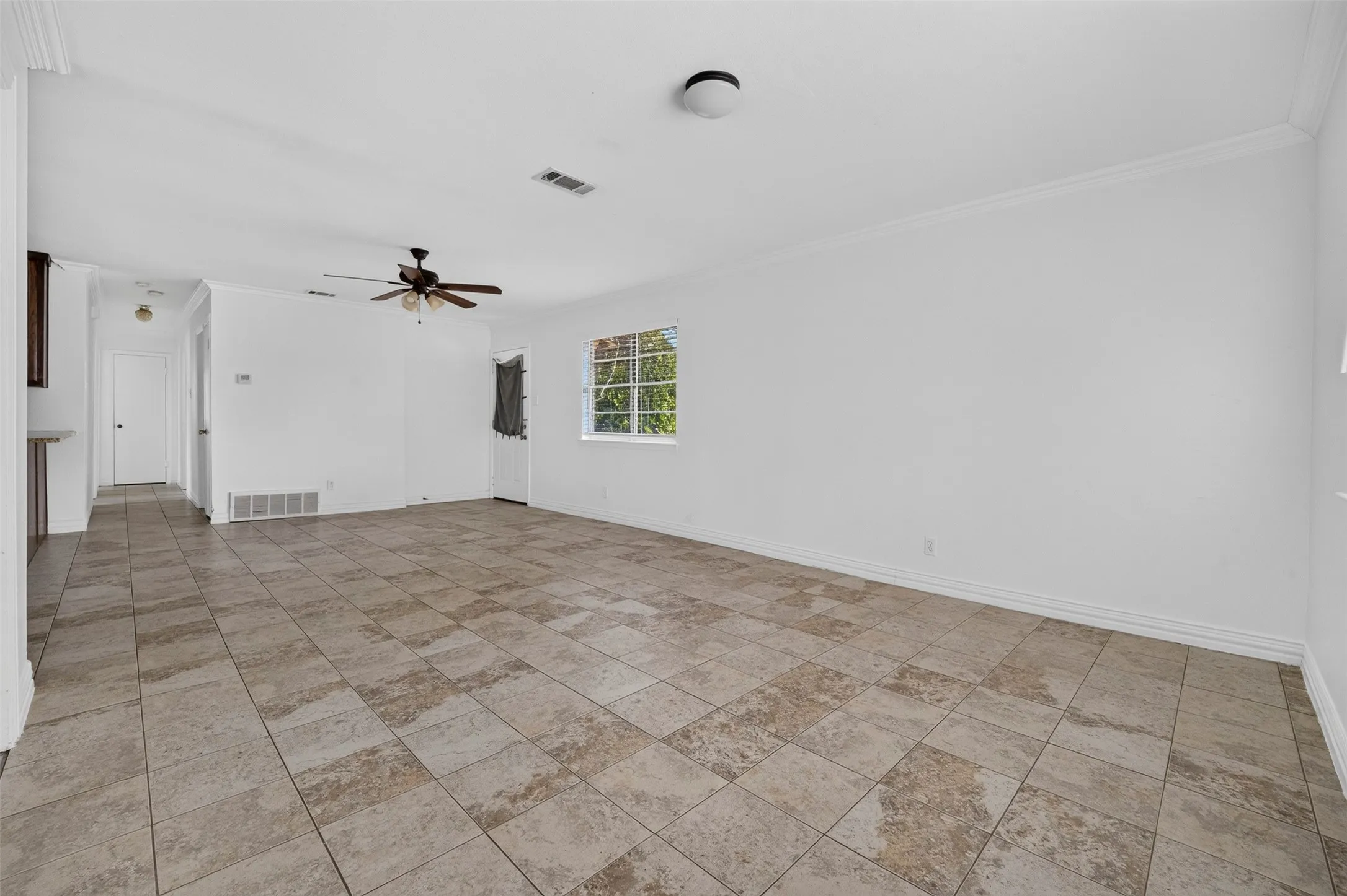 Single Family Residence For Rent in Dallas County , 909 Rosewood Hills Drive, Garland, Texas 75040, 3 Bedroom, 2 Bathroom, Garage spaces, 1,276 Sqft, built in 1962, mls#21349242, Real Estate Agent in Garland, Homes For Rent in Dallas county, Homes For Rent in Garland, Realtor in Garland Texas, Real Estate Brokerage Independent Realty Texas, Luminita Cordes Realtor