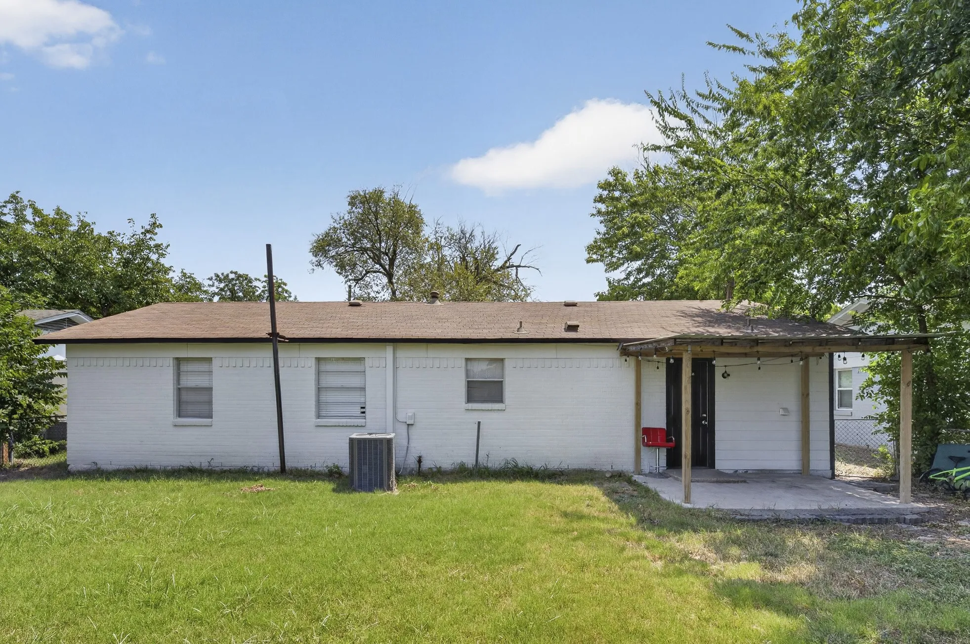 Single Family Residence For Rent in Dallas County , 909 Rosewood Hills Drive, Garland, Texas 75040, 3 Bedroom, 2 Bathroom, Garage spaces, 1,276 Sqft, built in 1962, mls#21349242, Real Estate Agent in Garland, Homes For Rent in Dallas county, Homes For Rent in Garland, Realtor in Garland Texas, Real Estate Brokerage Independent Realty Texas, Luminita Cordes Realtor
