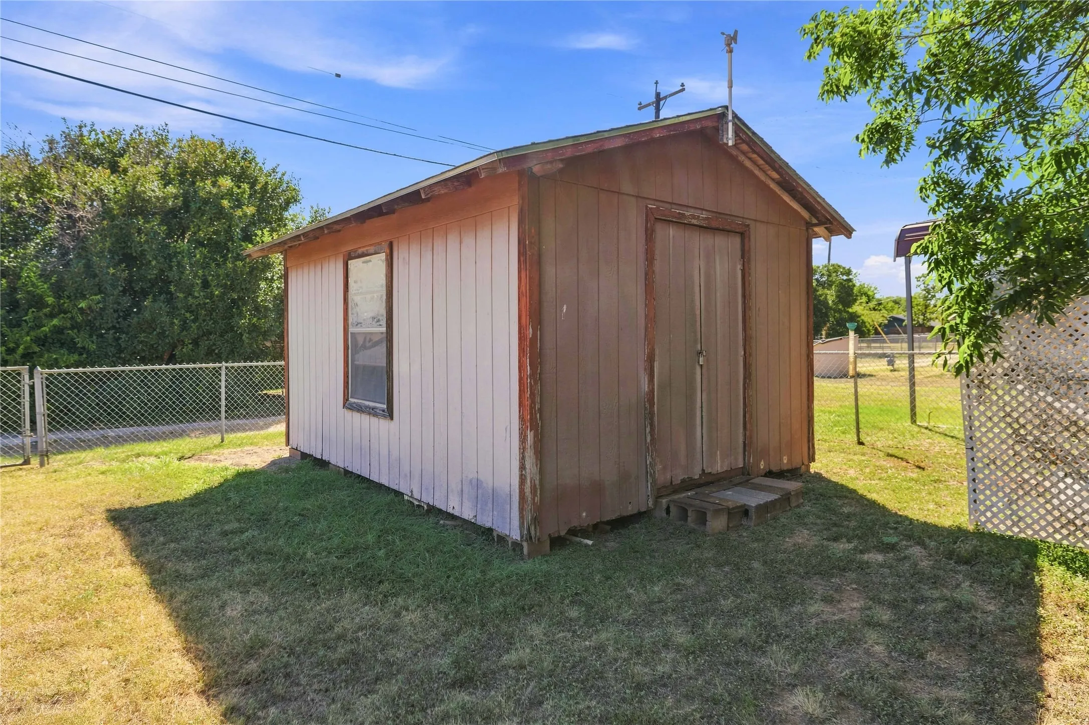Single Family Residence For Sale in Brown County , 4309 9th Street, Brownwood, Texas 76801, 4 Bedrooms, 2 Bathrooms, Garage spaces, 1,922 Sqft, built in 1971, Price $239,900, mls#21351130, Real Estate Agent in Brownwood, Homes For Sale in Brown county, Homes For Sale in Brownwood, Realtor in Brownwood Texas, Real Estate Brokerage Independent Realty Texas, Luminita Cordes Realtor